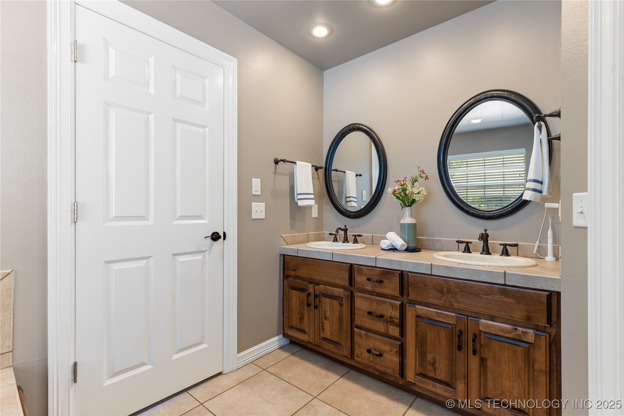 31986 Legend Place Property Photo 41