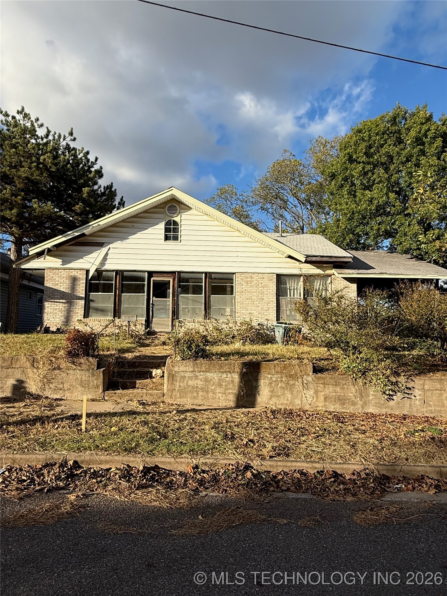 914 W Wyandotte Property Photo 2