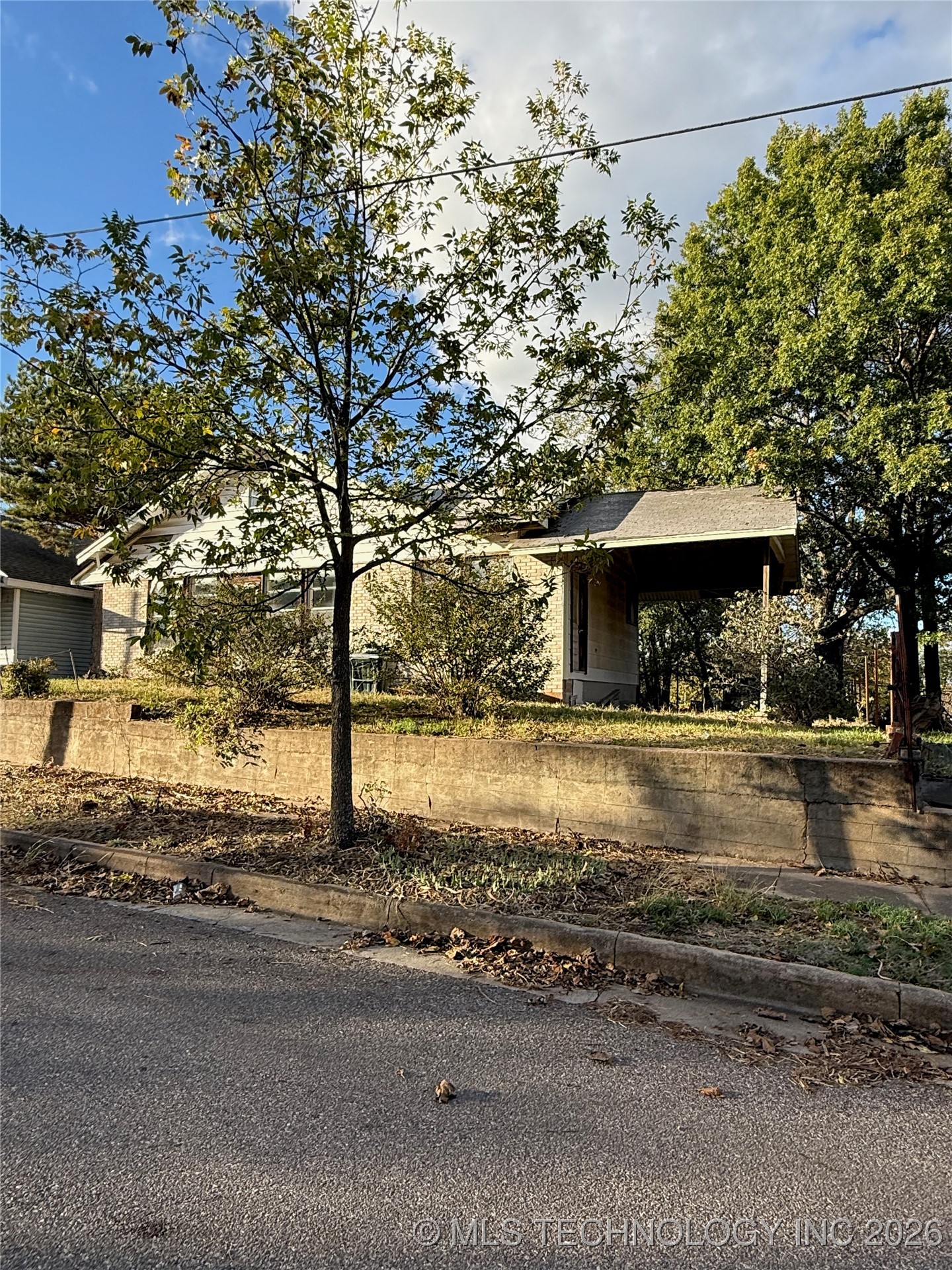 914 W Wyandotte Property Photo 3