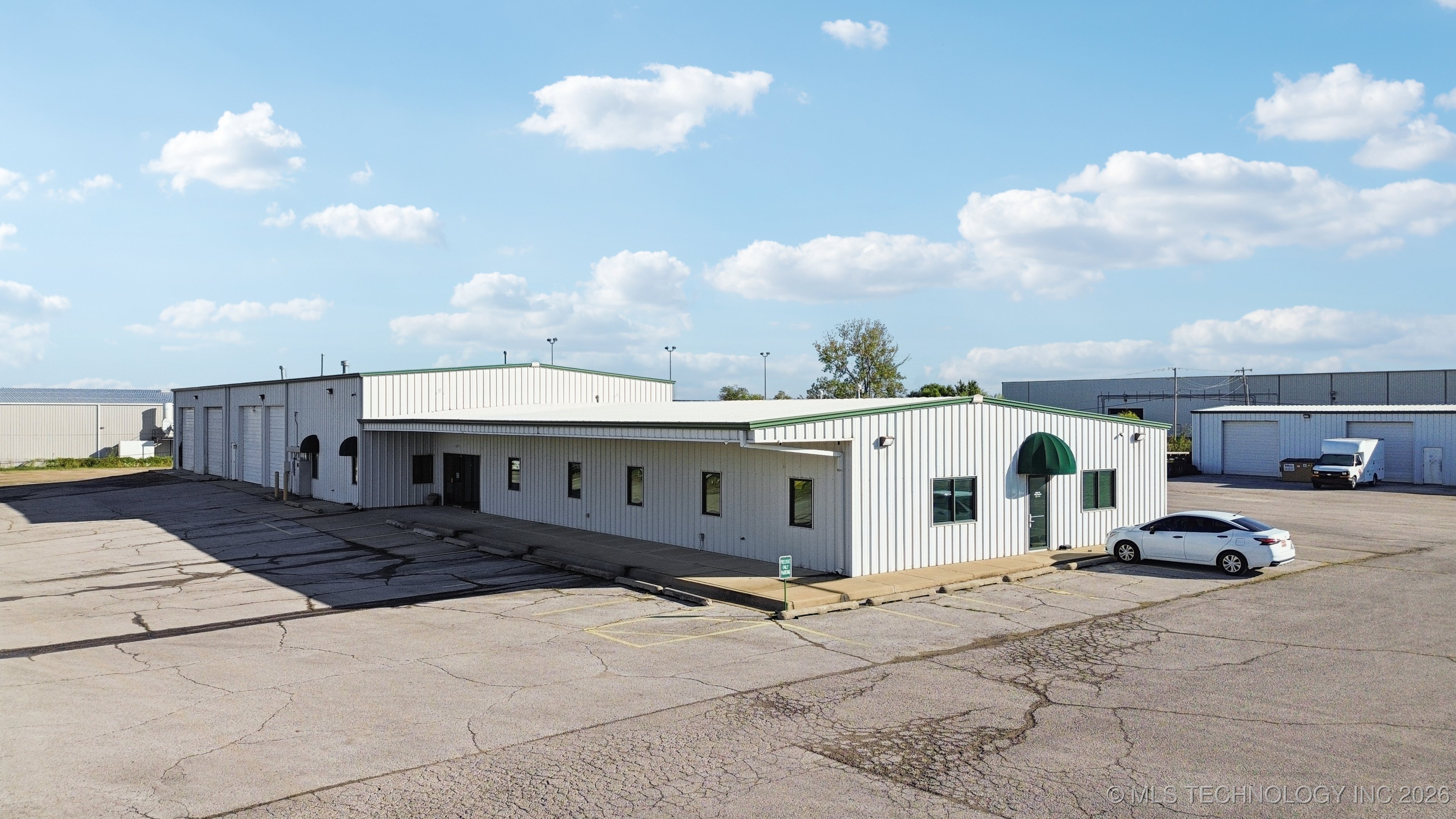 2005 N 167th Avenue E Property Photo 3