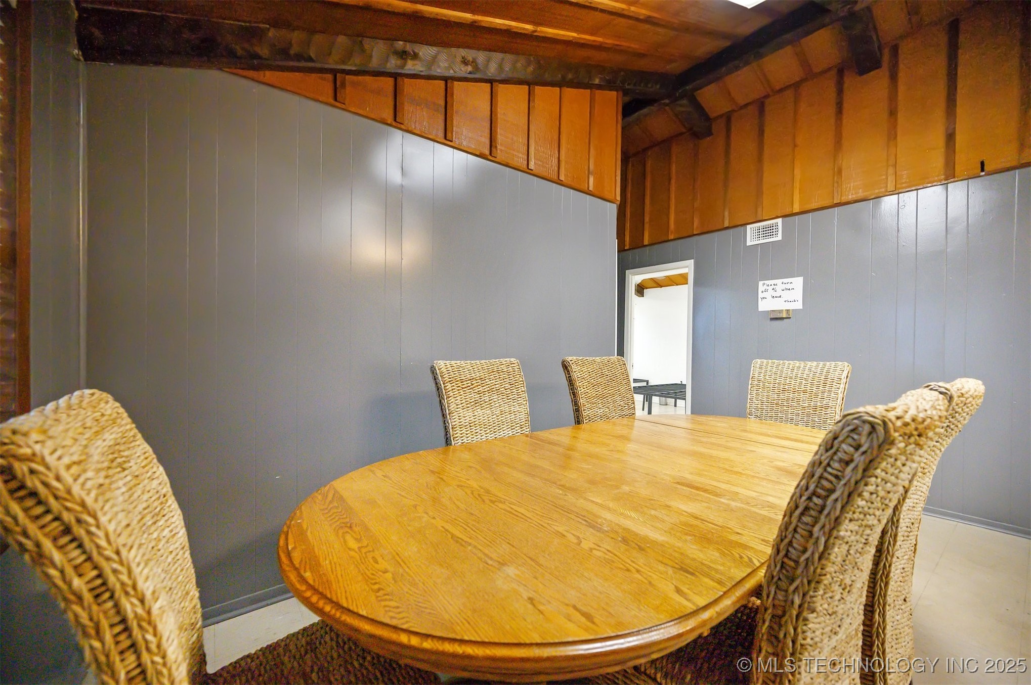 902 Ne Lincoln Road Property Photo 3