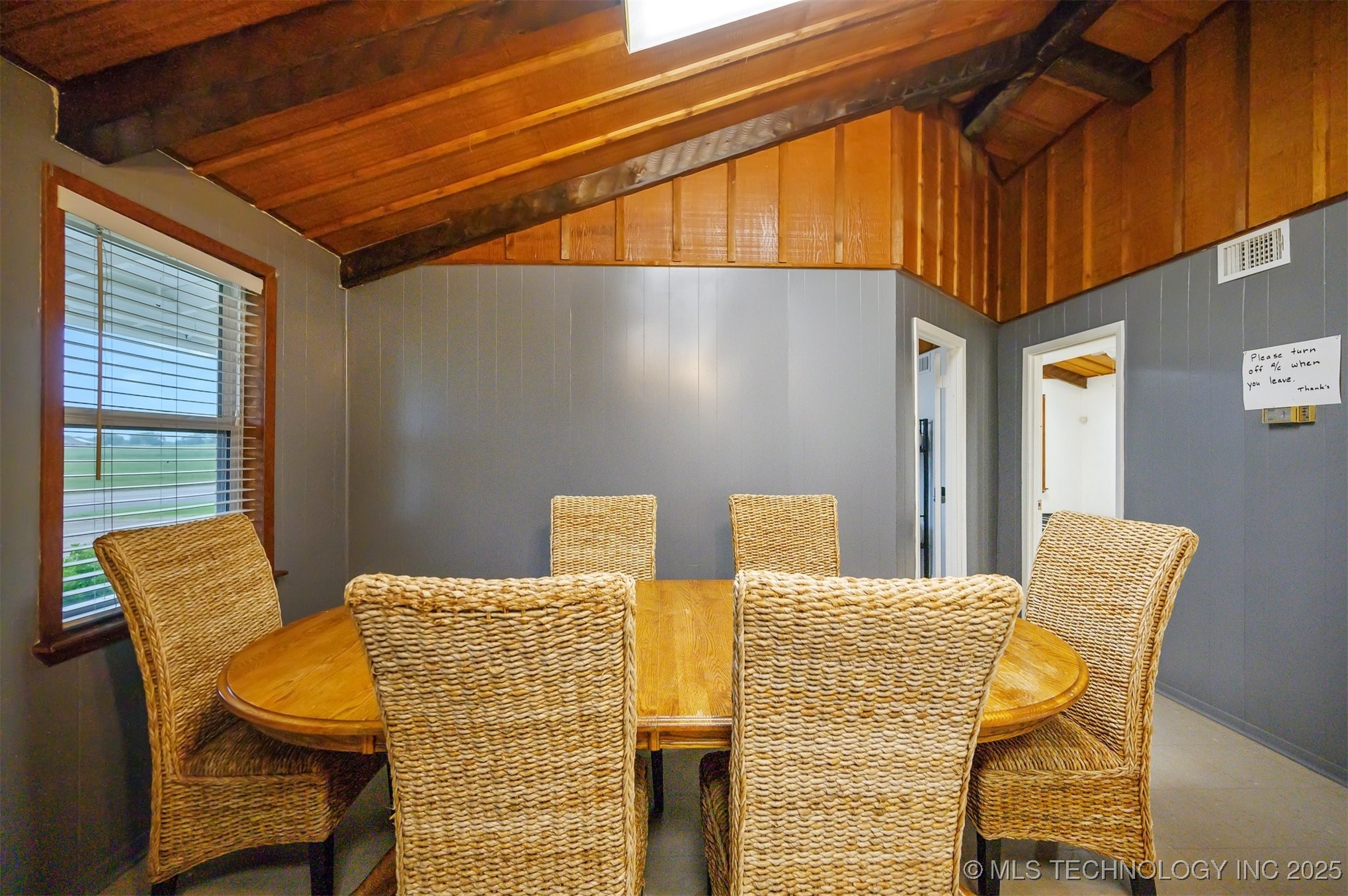 902 Ne Lincoln Road Property Photo 6