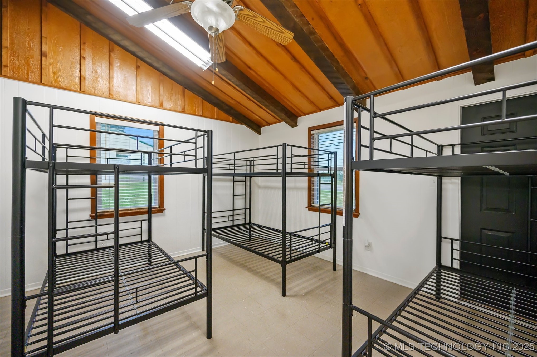 902 Ne Lincoln Road Property Photo 8