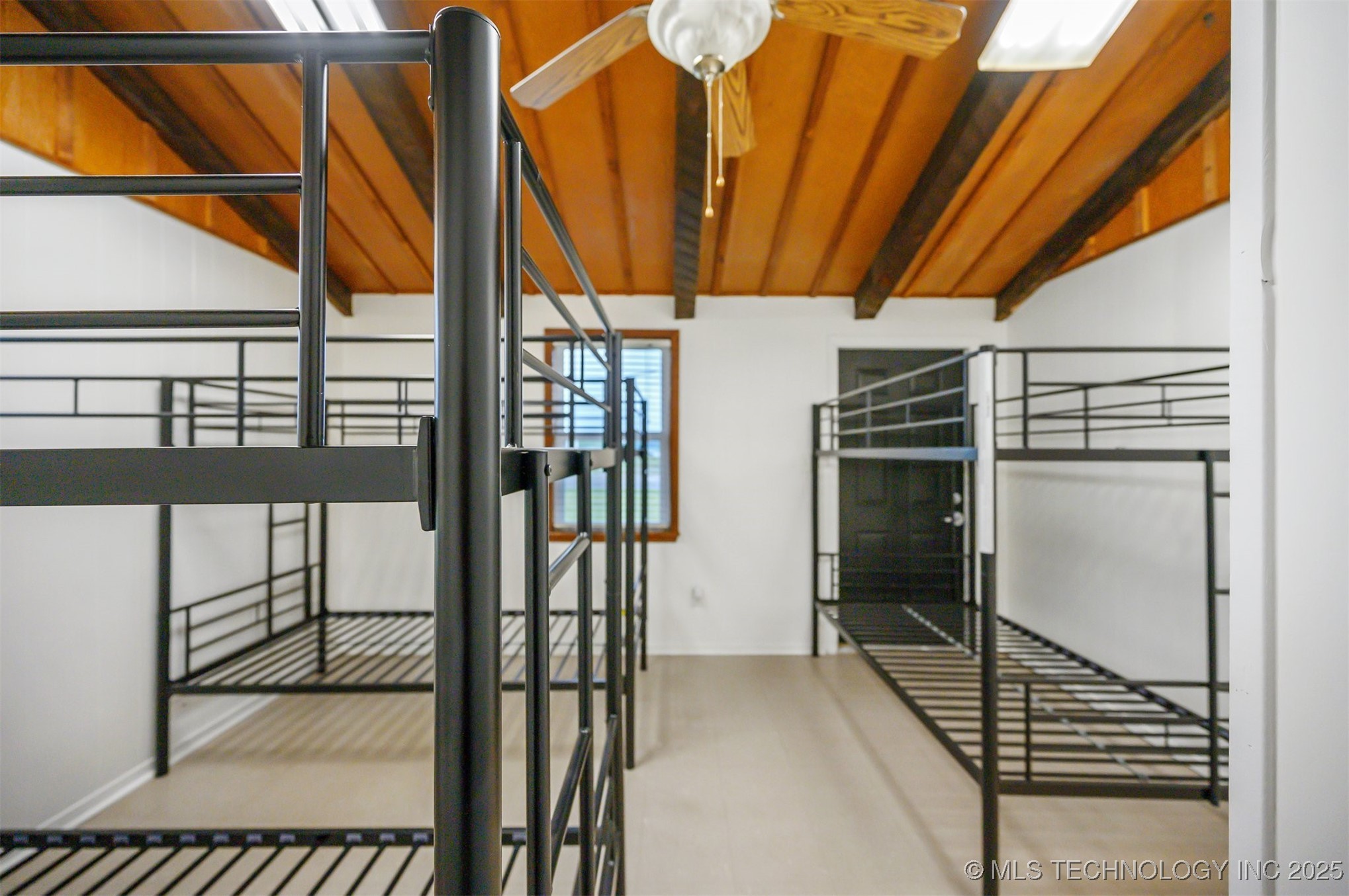 902 Ne Lincoln Road Property Photo 9