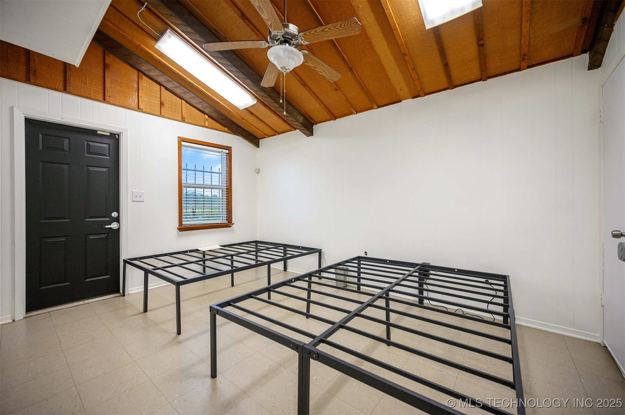 902 Ne Lincoln Road Property Photo 12