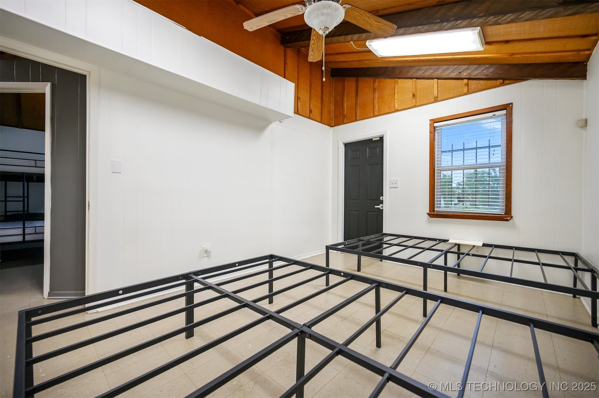 902 Ne Lincoln Road Property Photo 13