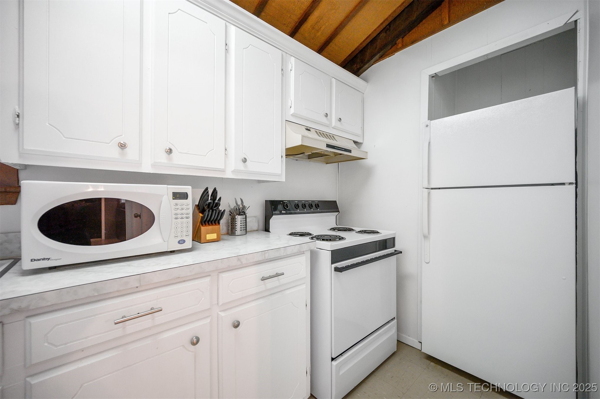 902 Ne Lincoln Road Property Photo 16