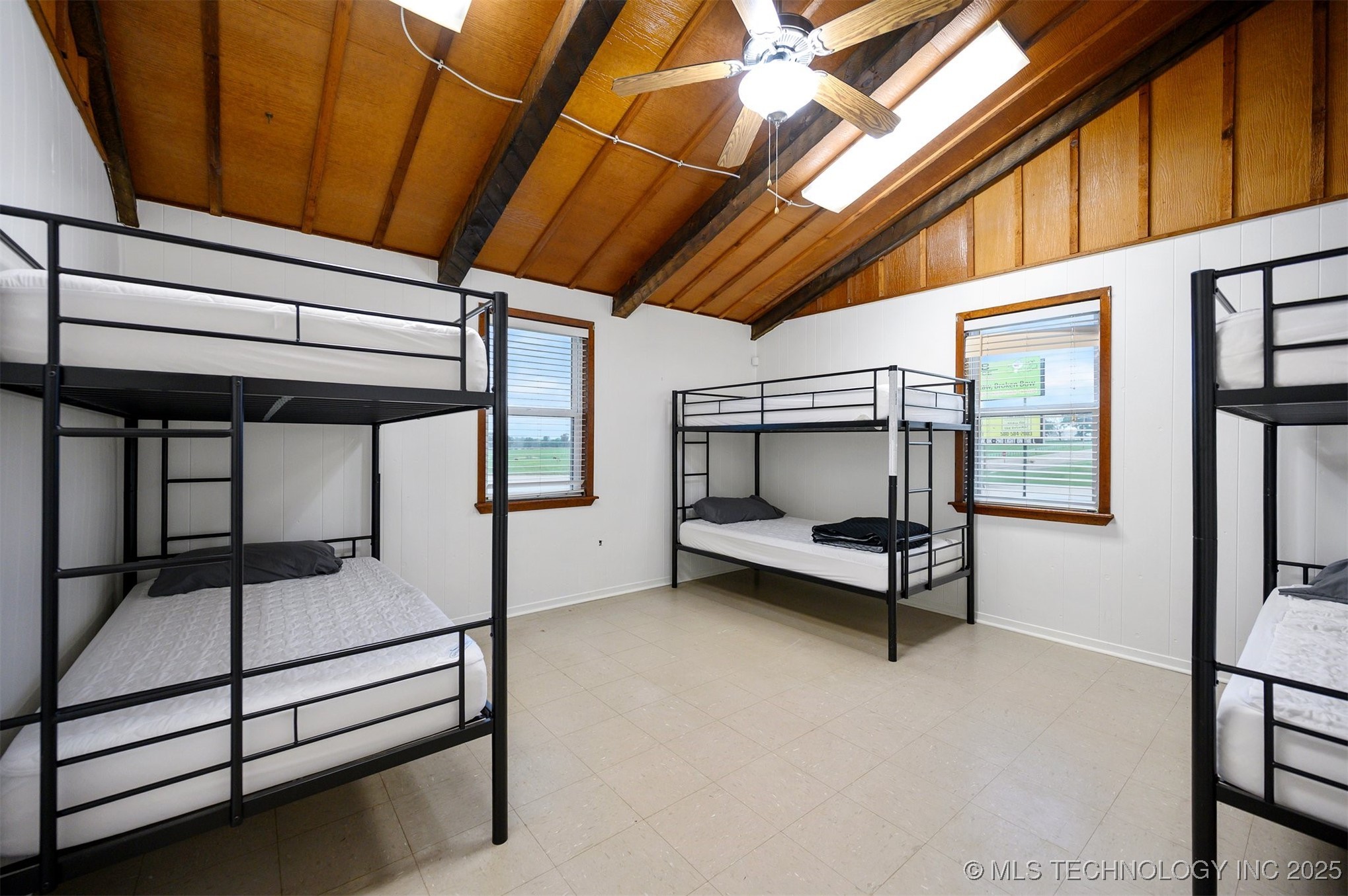 902 Ne Lincoln Road Property Photo 19