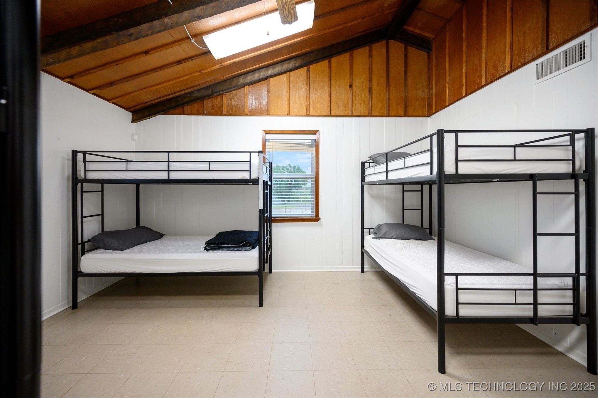 902 Ne Lincoln Road Property Photo 20