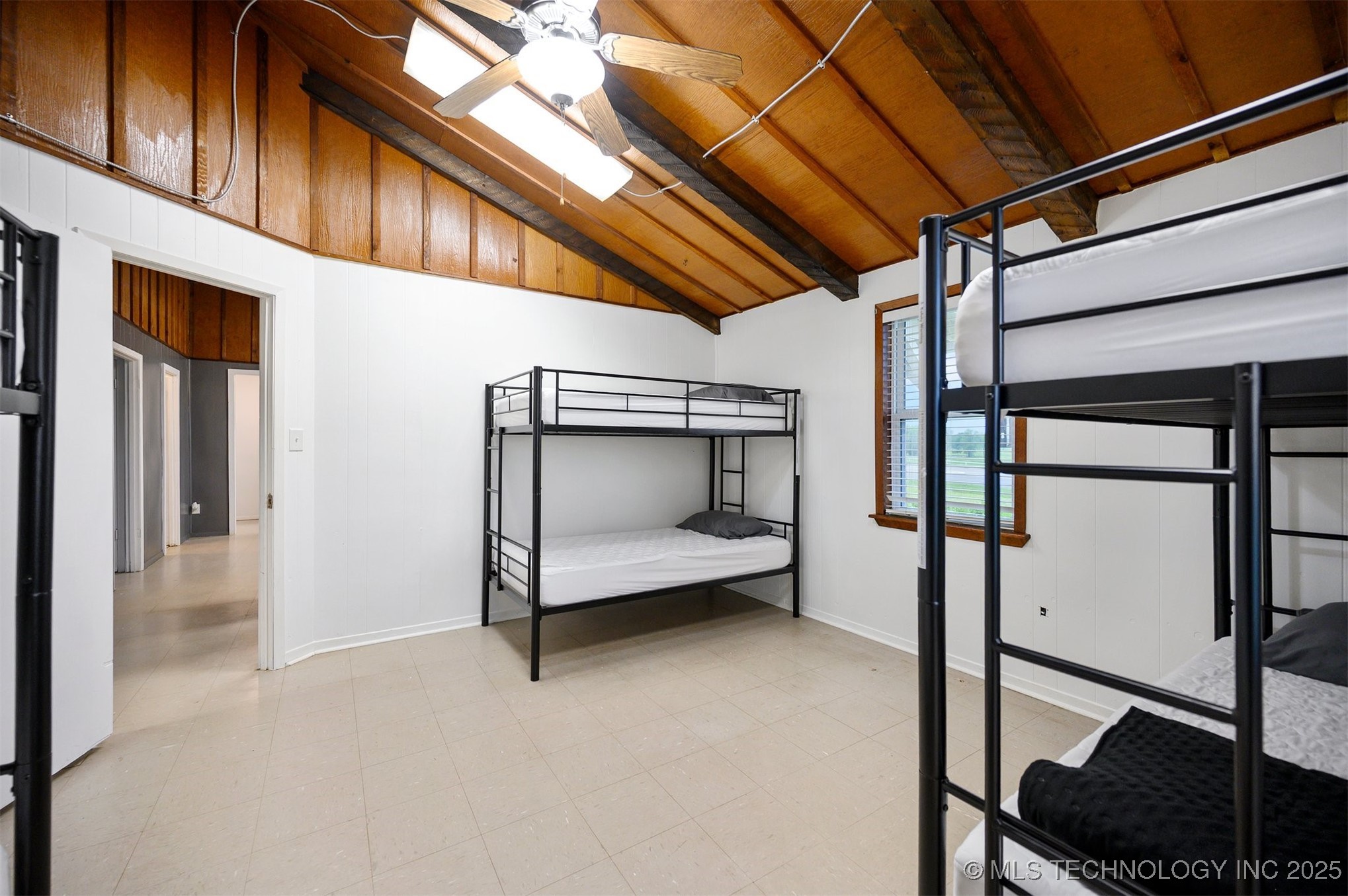 902 Ne Lincoln Road Property Photo 21