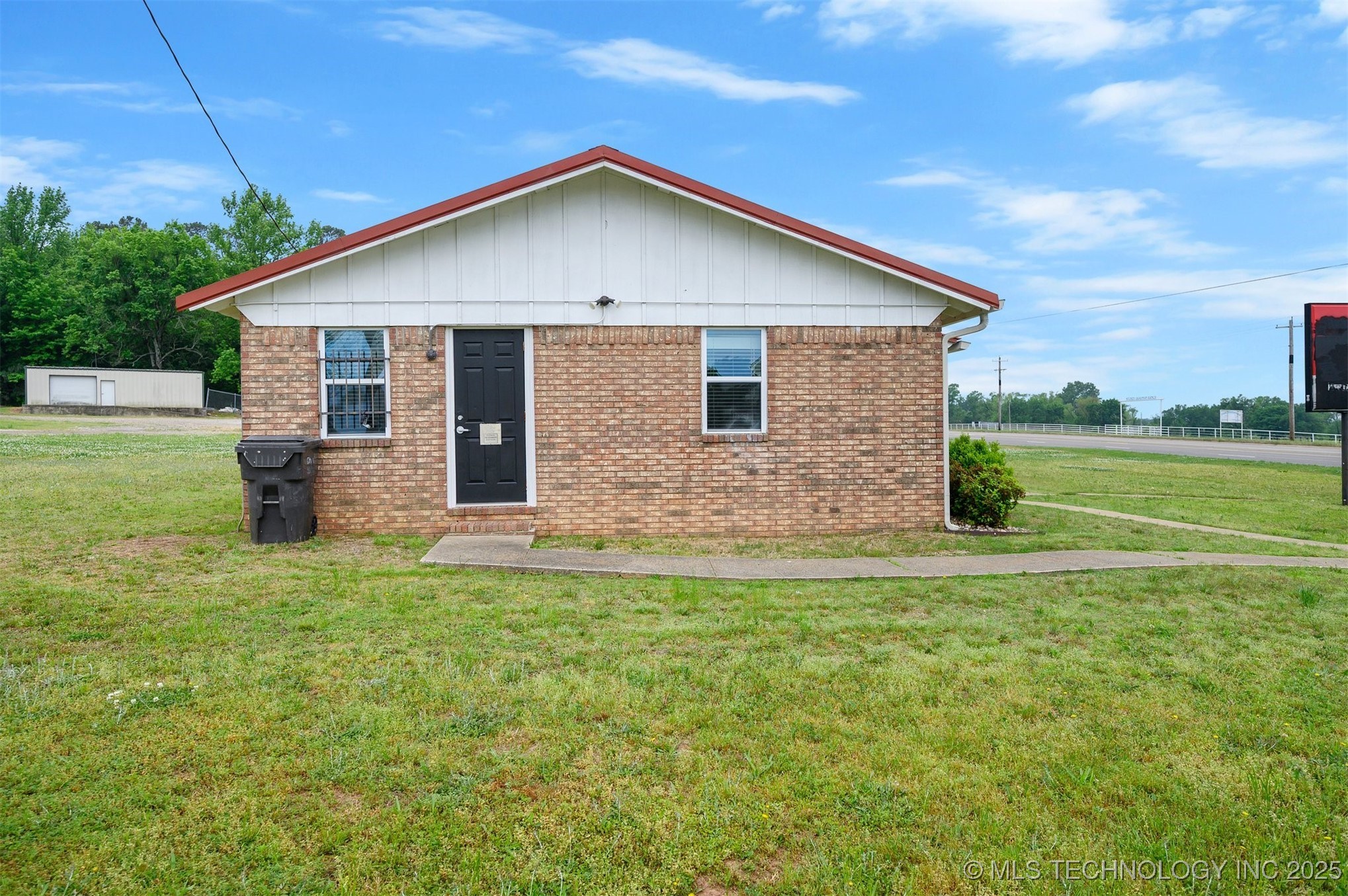 902 Ne Lincoln Road Property Photo 24