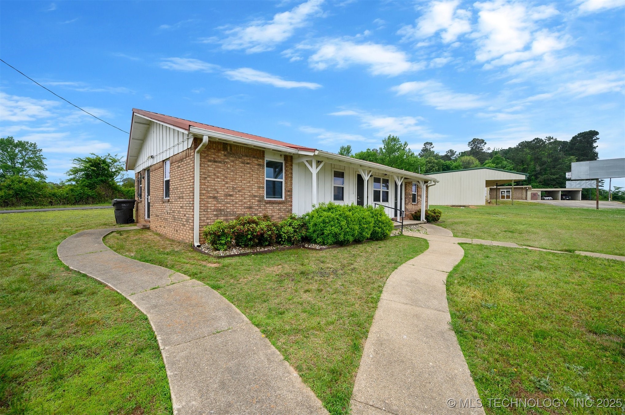 902 Ne Lincoln Road Property Photo 25