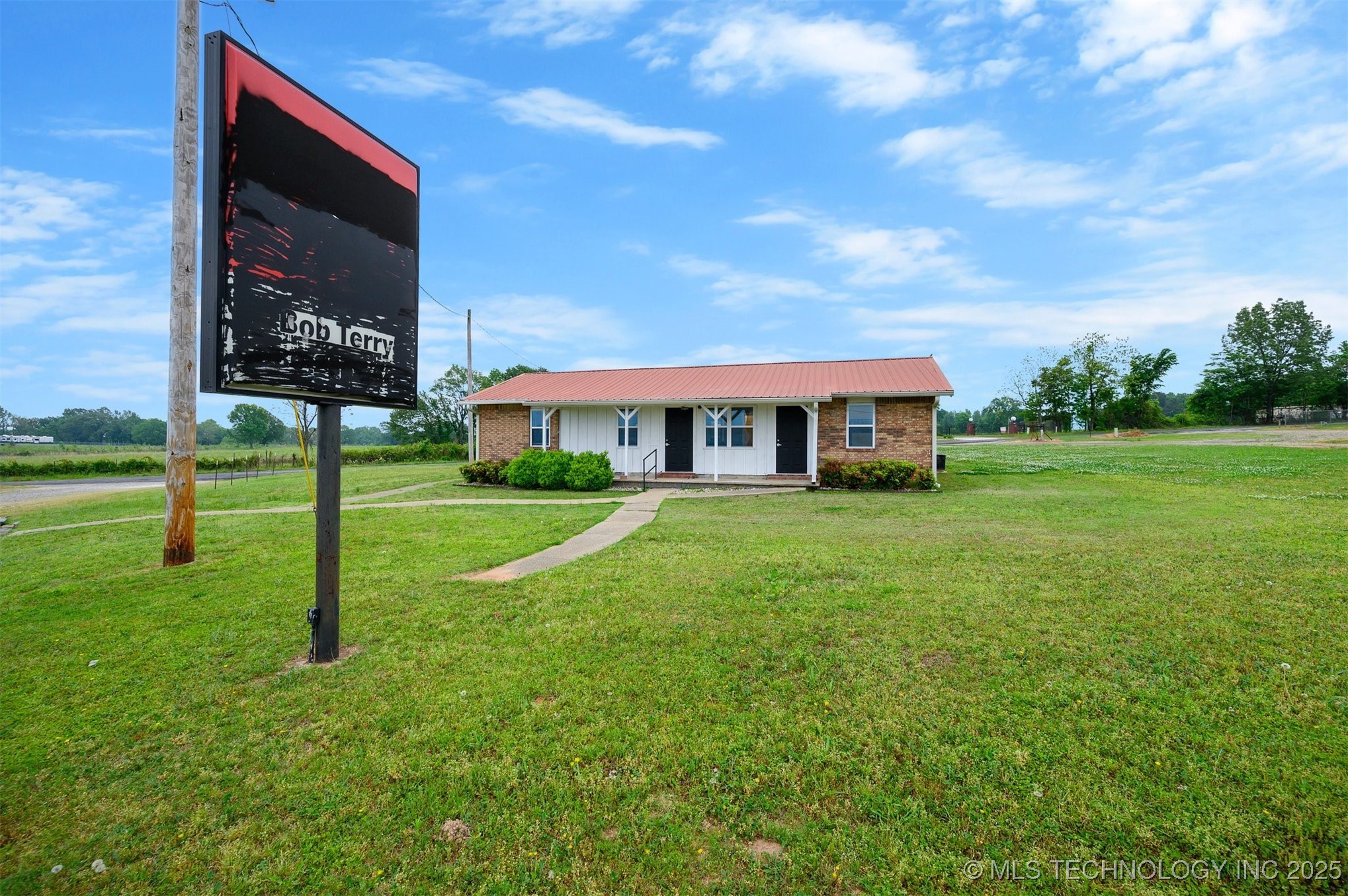 902 Ne Lincoln Road Property Photo 27