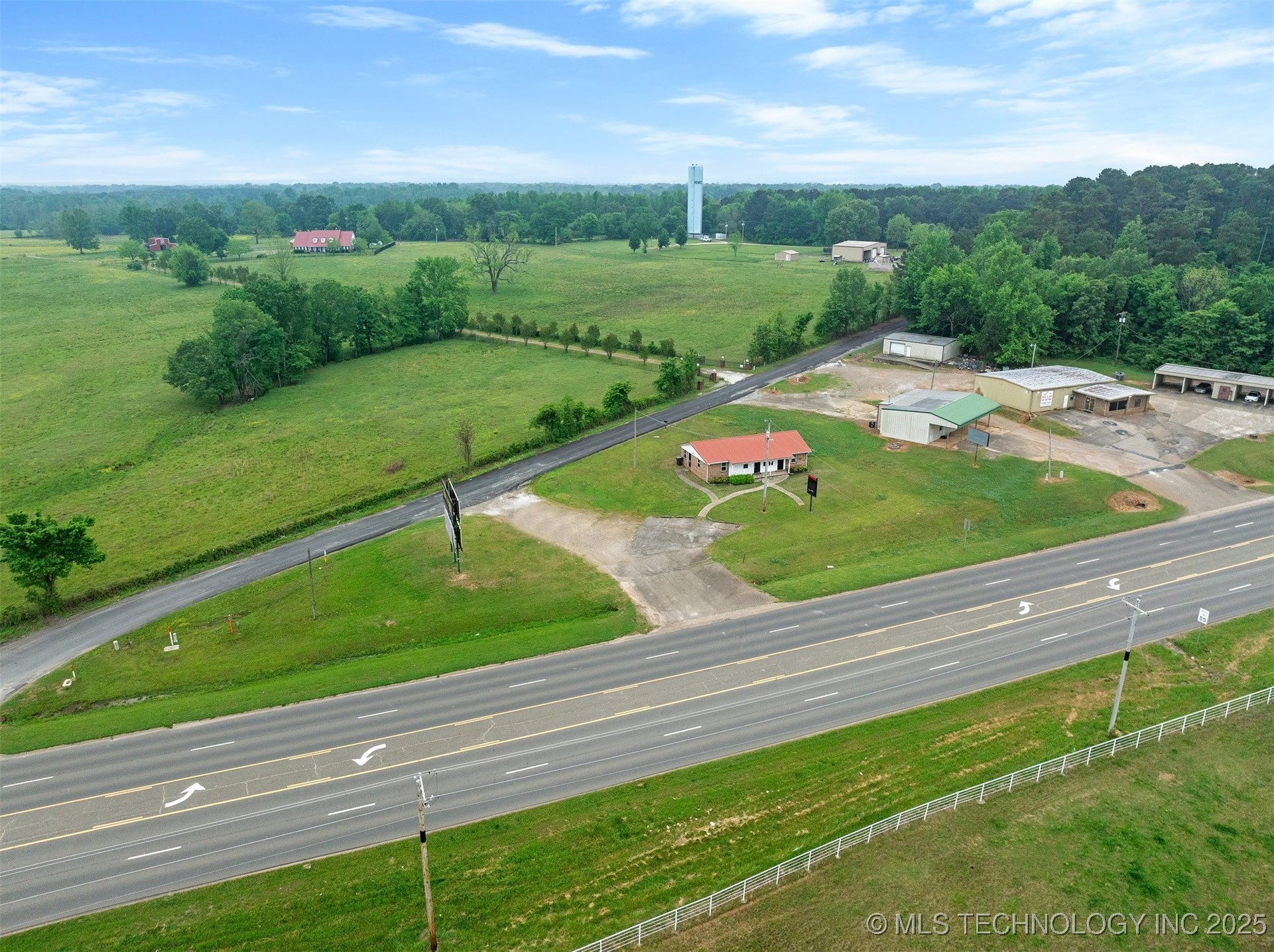 902 Ne Lincoln Road Property Photo 29