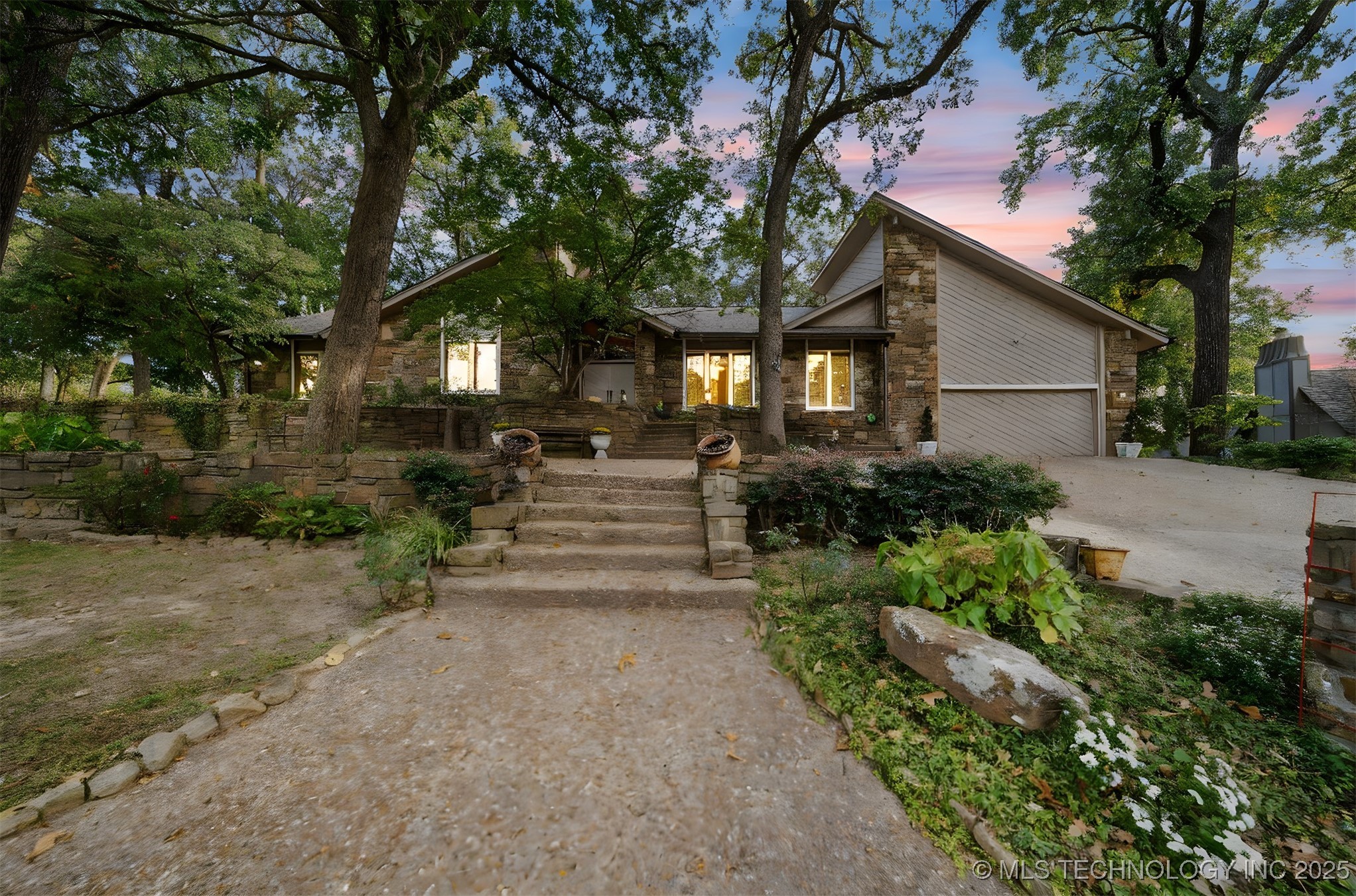 3334 E 100th Place Property Photo 2