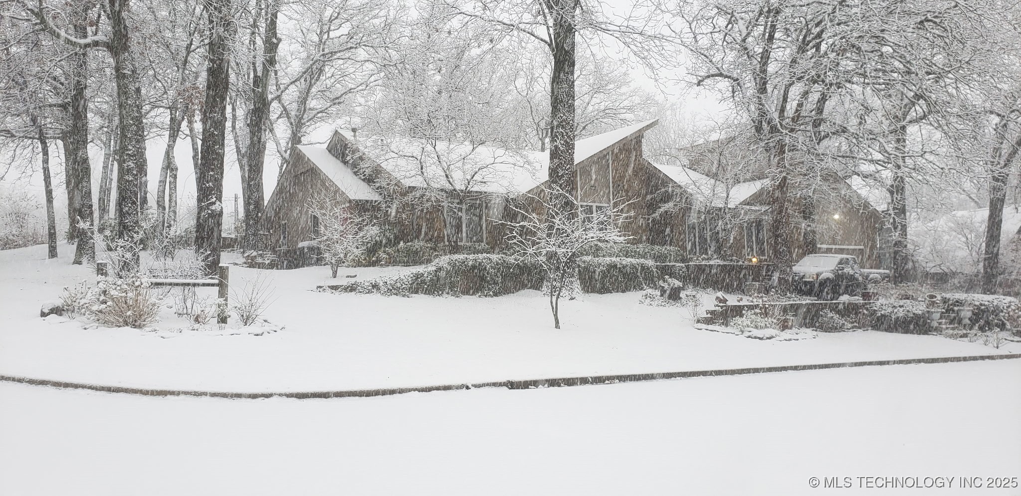 3334 E 100th Place Property Photo 3