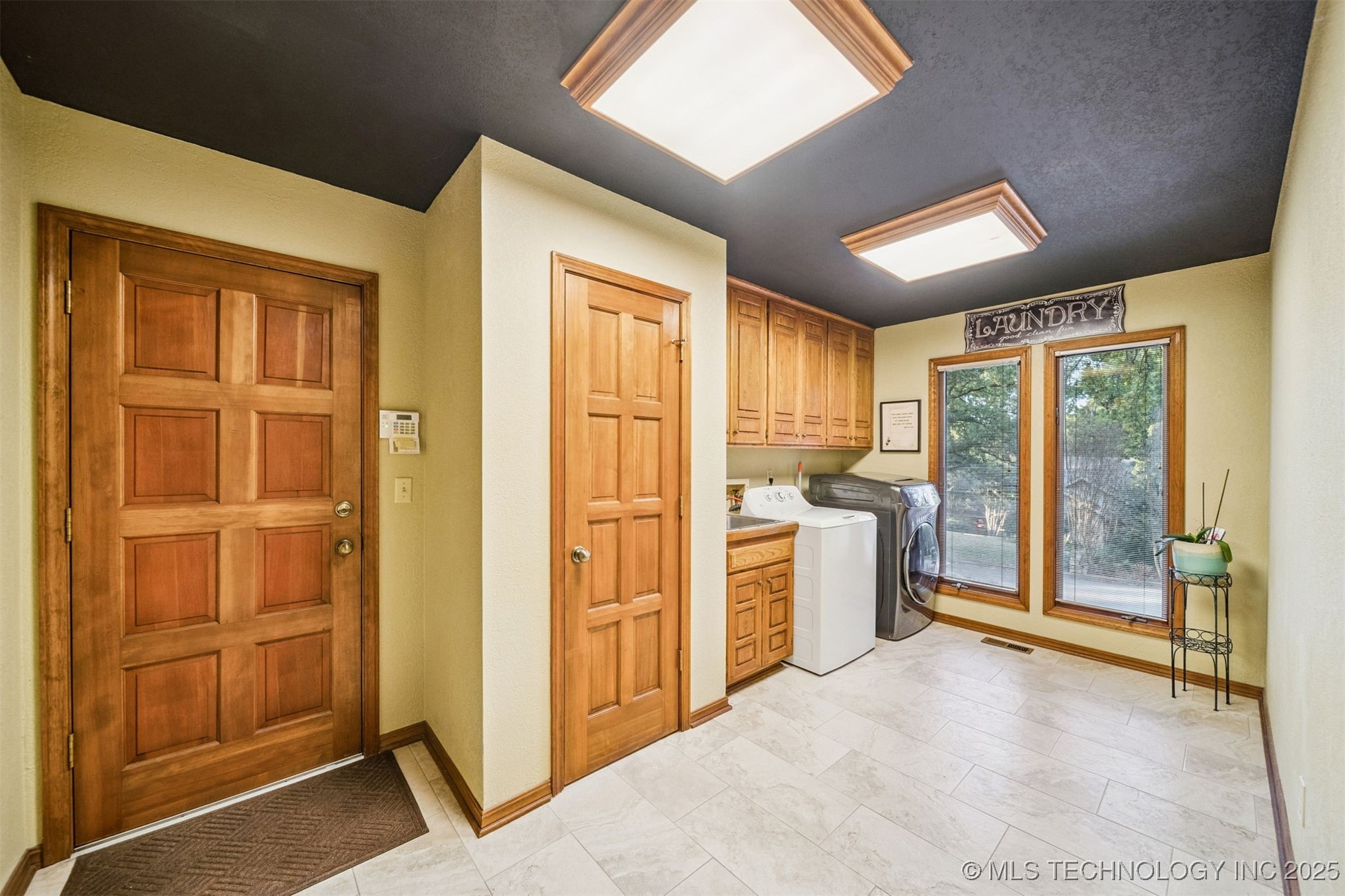 3334 E 100th Place Property Photo 18