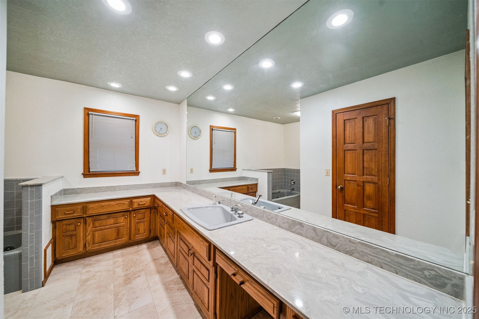 3334 E 100th Place Property Photo 36