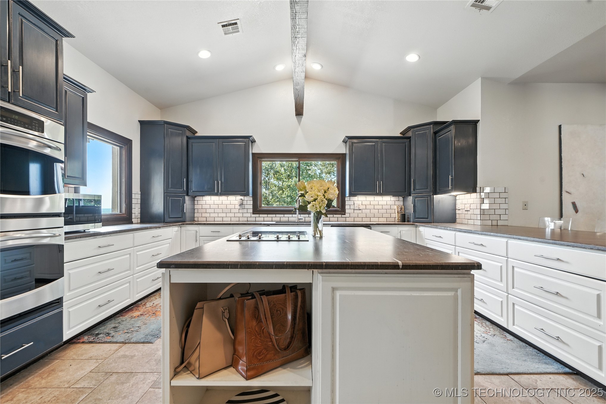 2545123 Property Photo 6