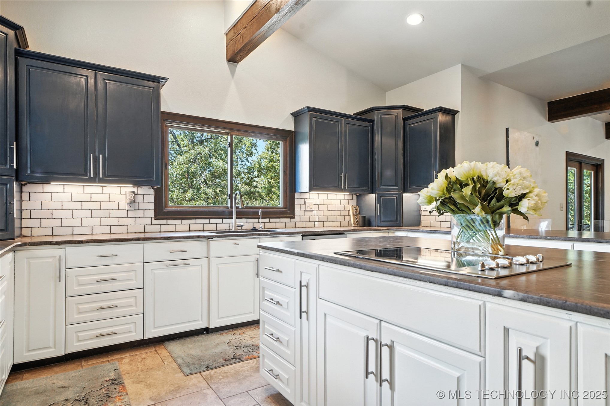 2545123 Property Photo 7