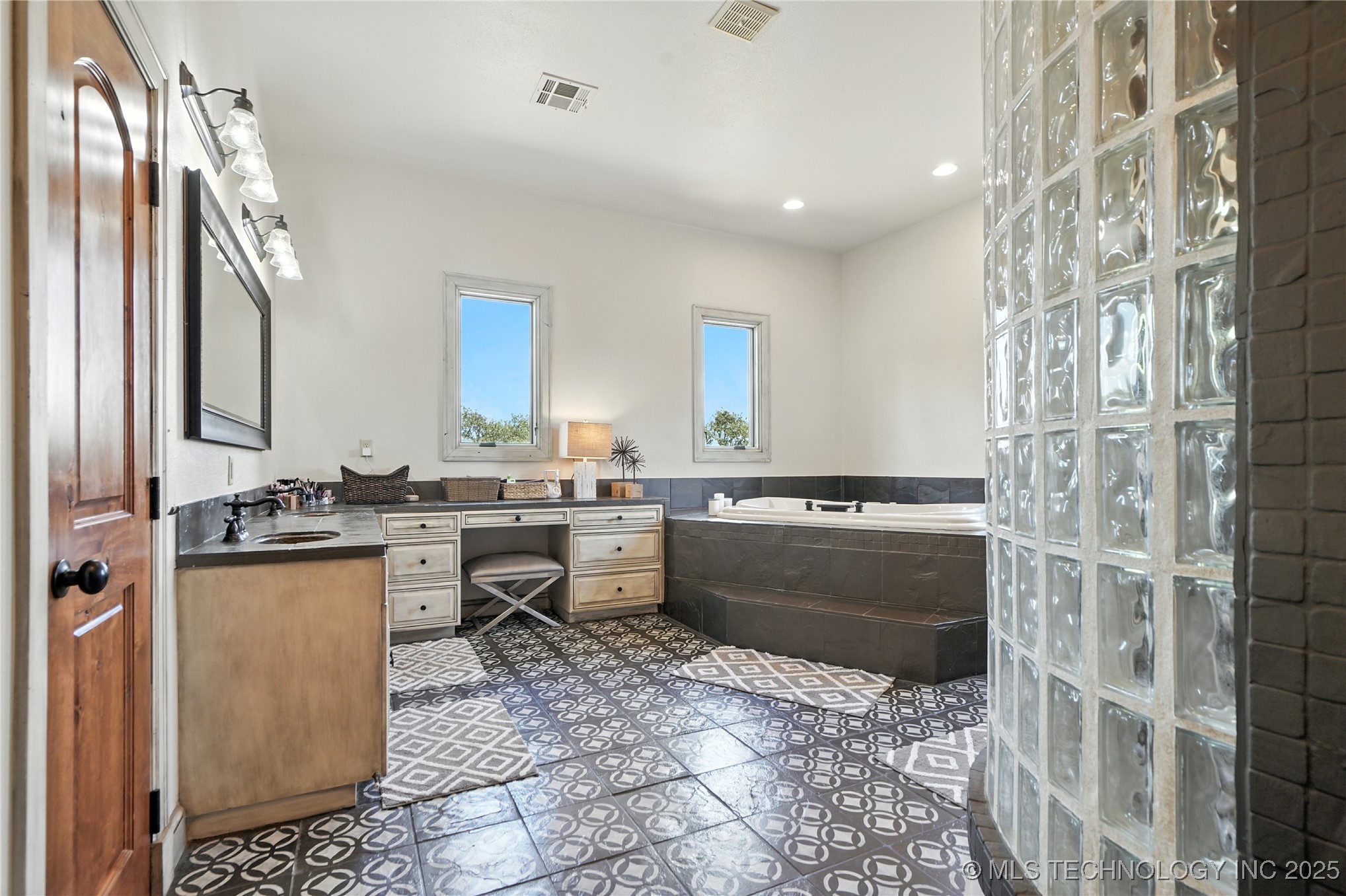 2545123 Property Photo 22