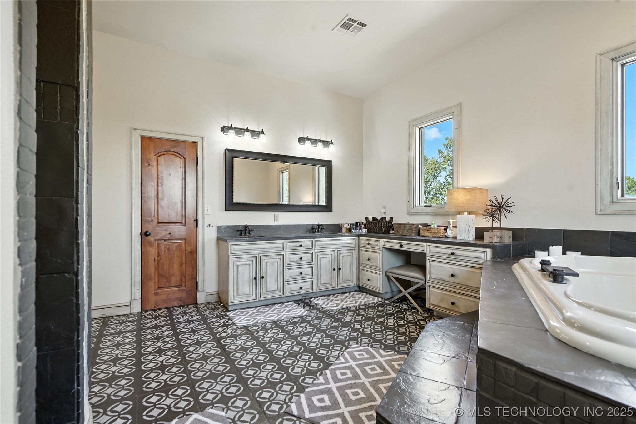 2545123 Property Photo 23