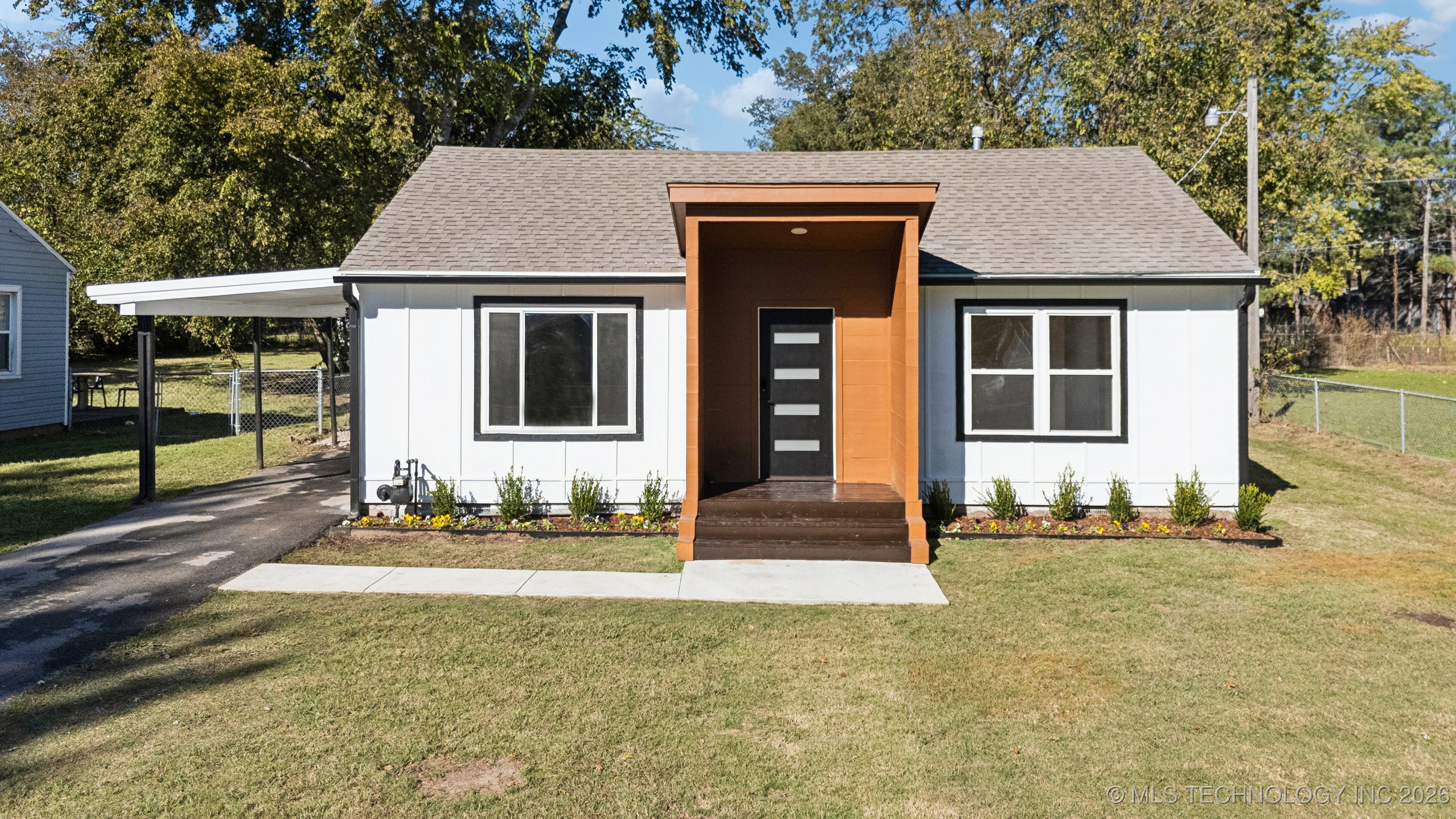 220 W Memphis Street Property Photo 1