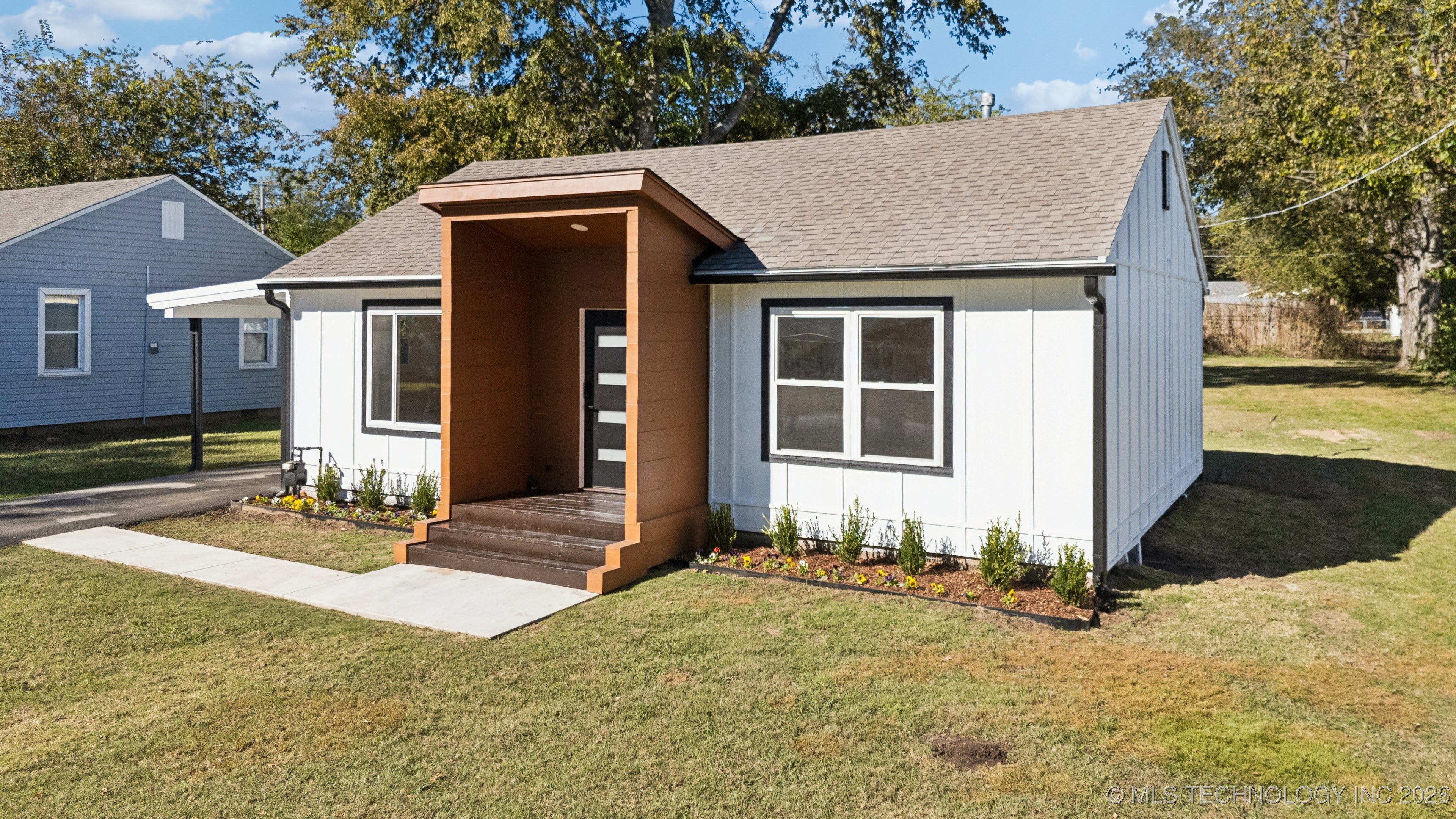 220 W Memphis Street Property Photo 2