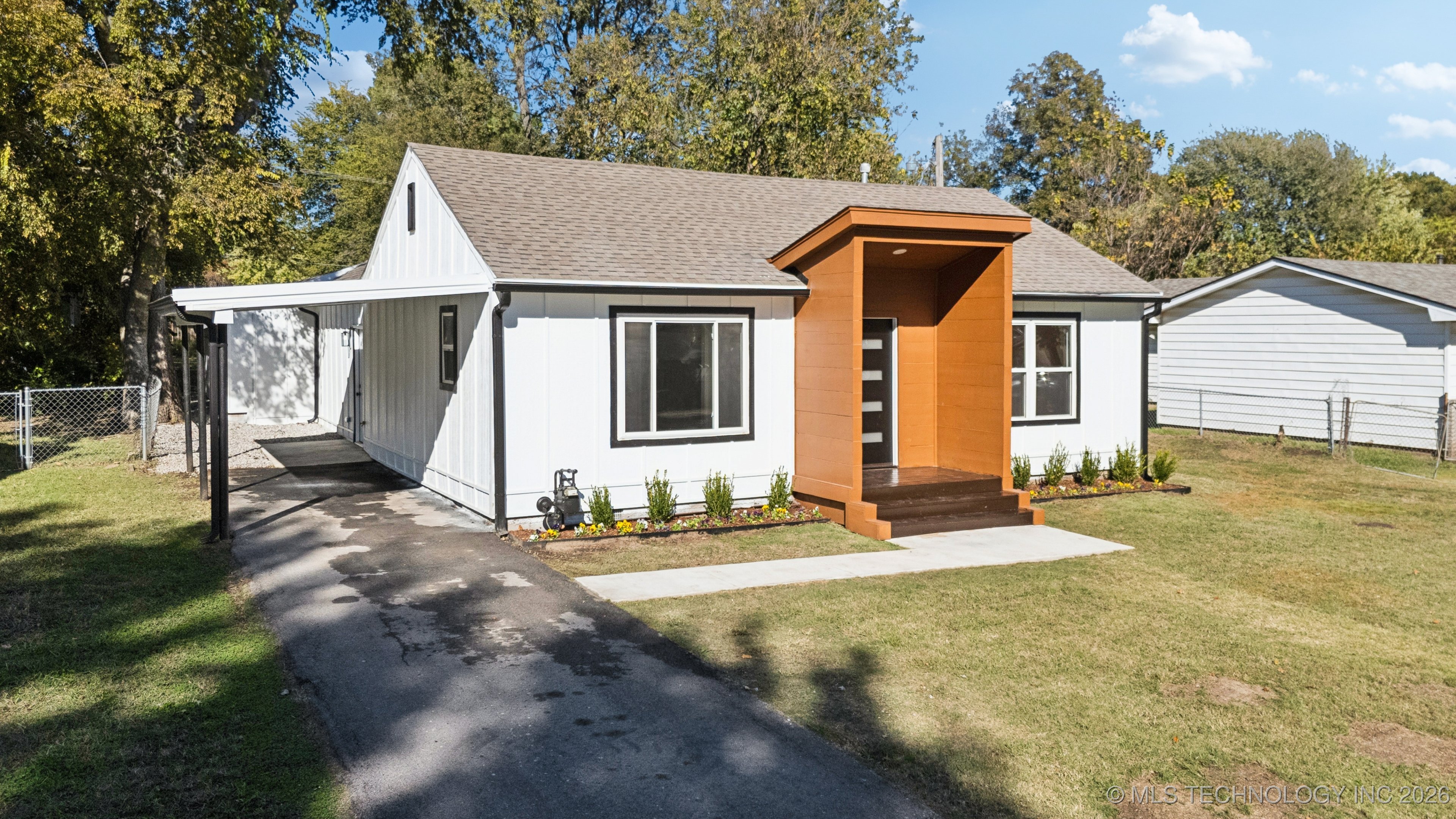 220 W Memphis Street Property Photo 3