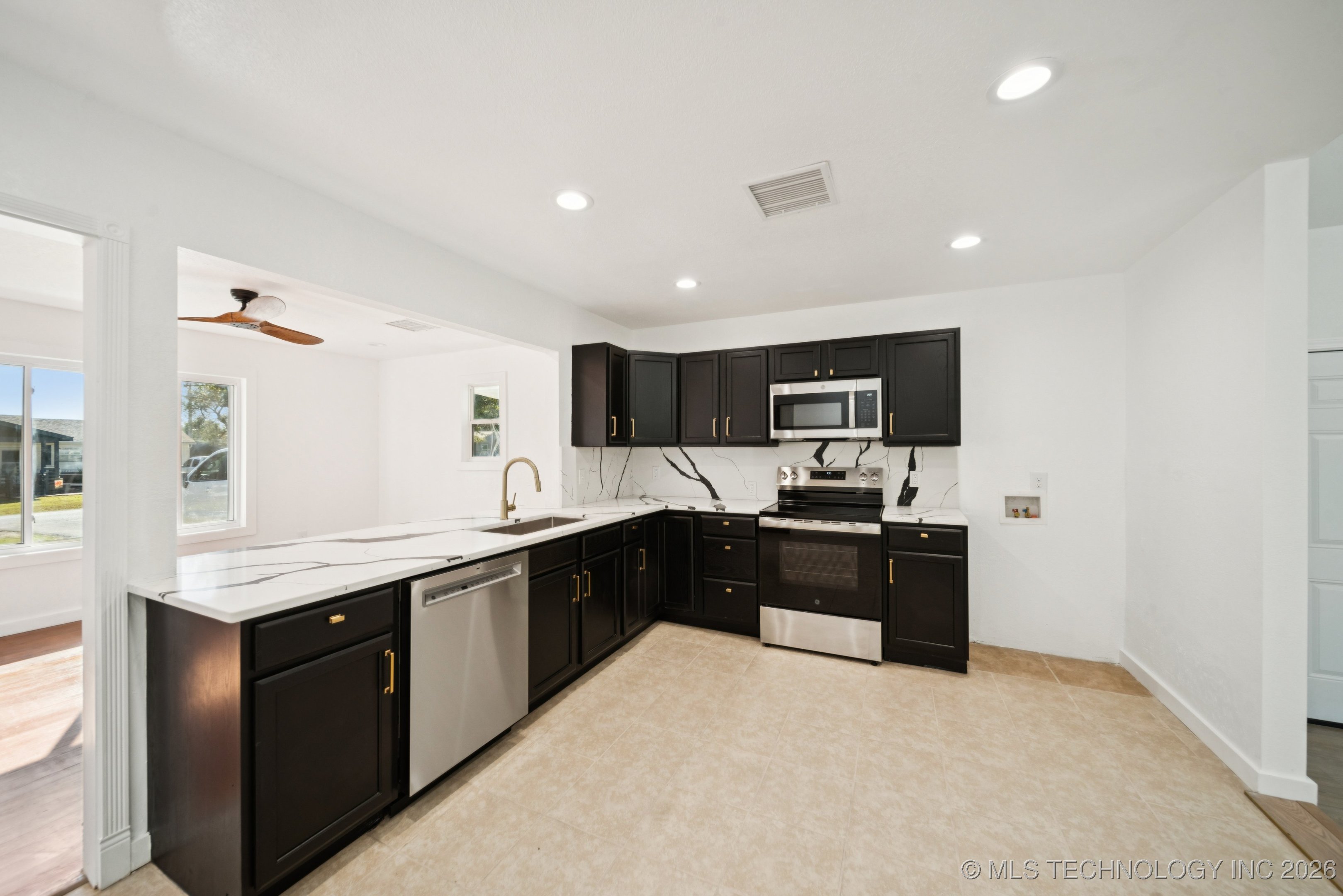 220 W Memphis Street Property Photo 5