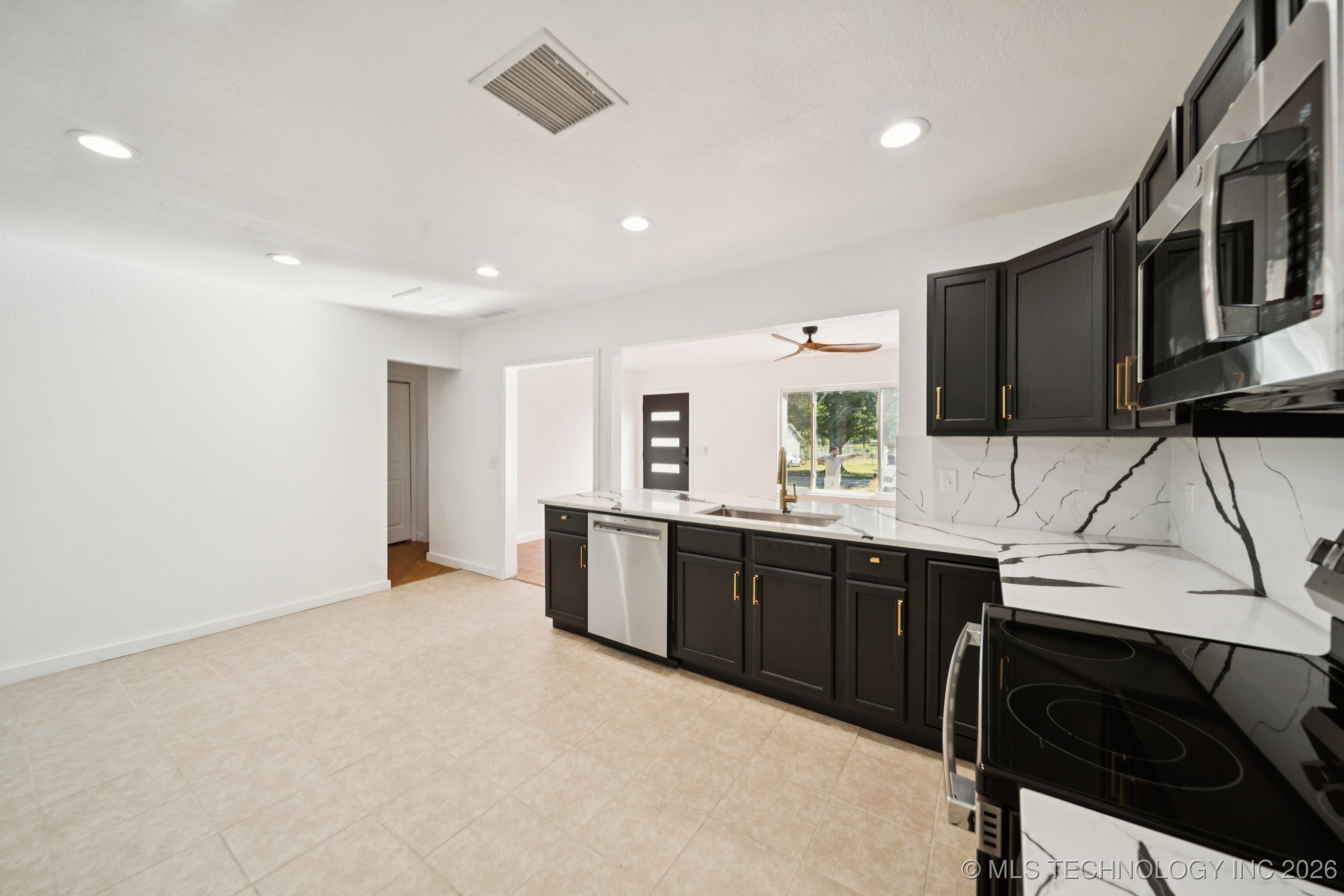 220 W Memphis Street Property Photo 7