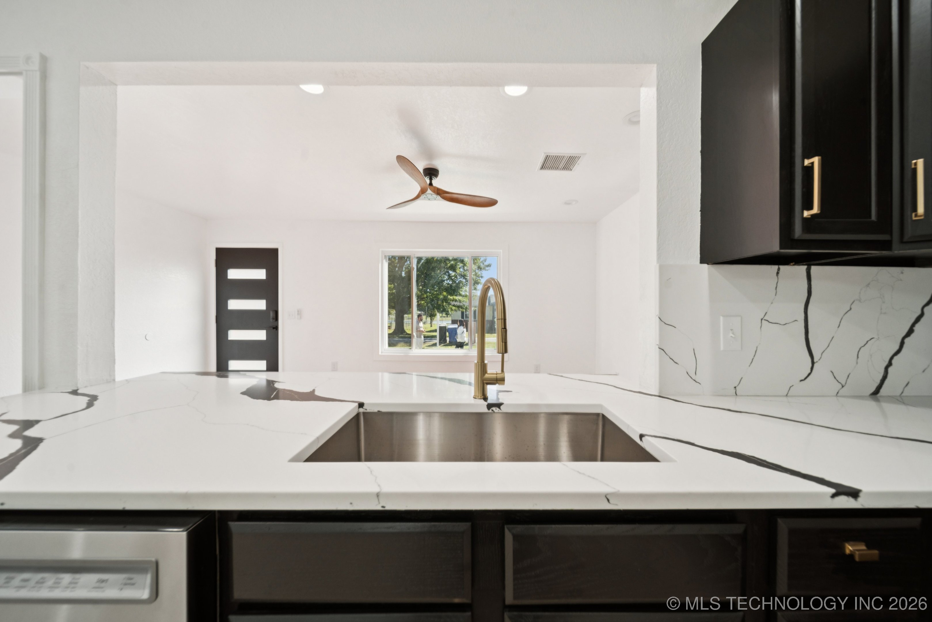 220 W Memphis Street Property Photo 8