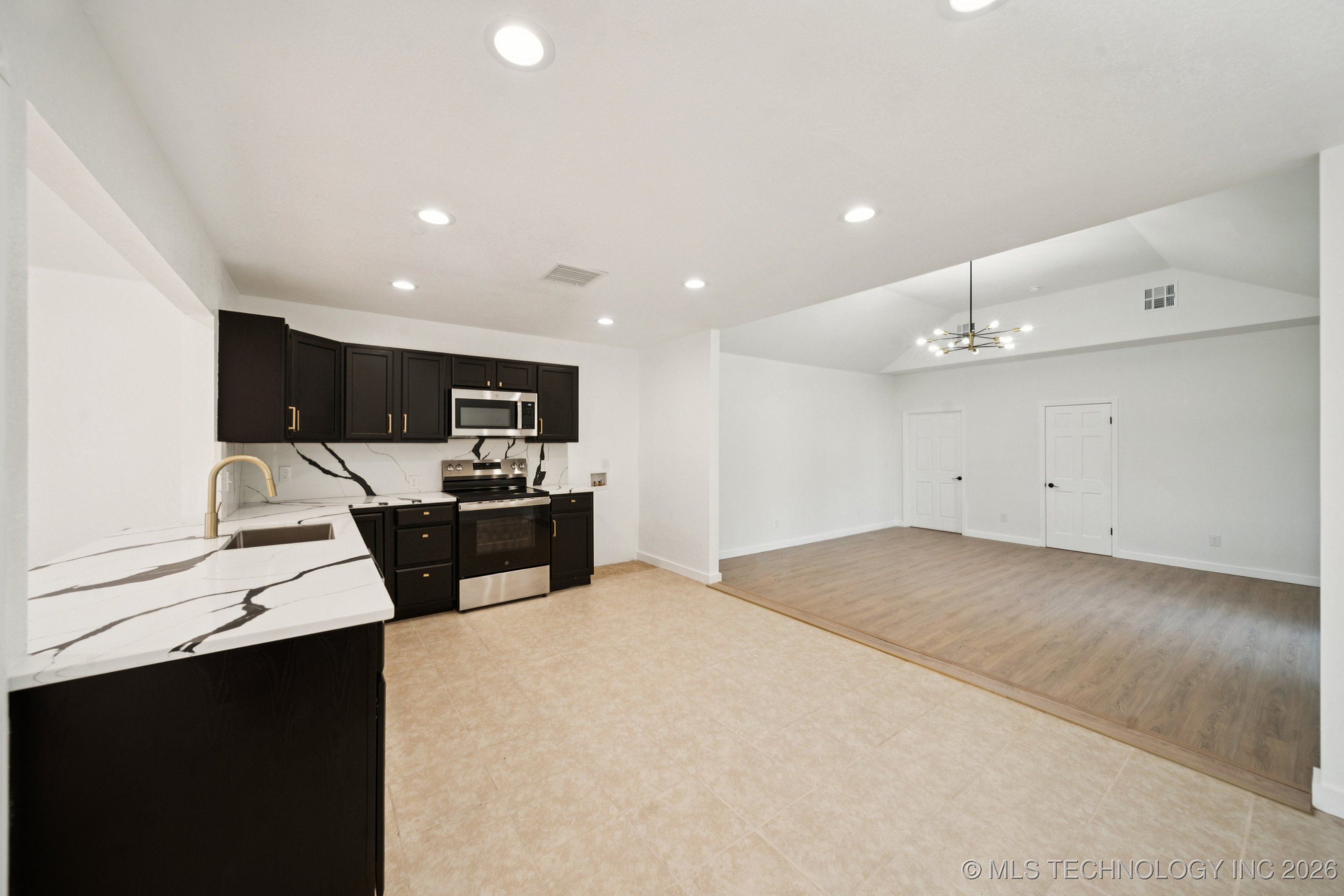 220 W Memphis Street Property Photo 9