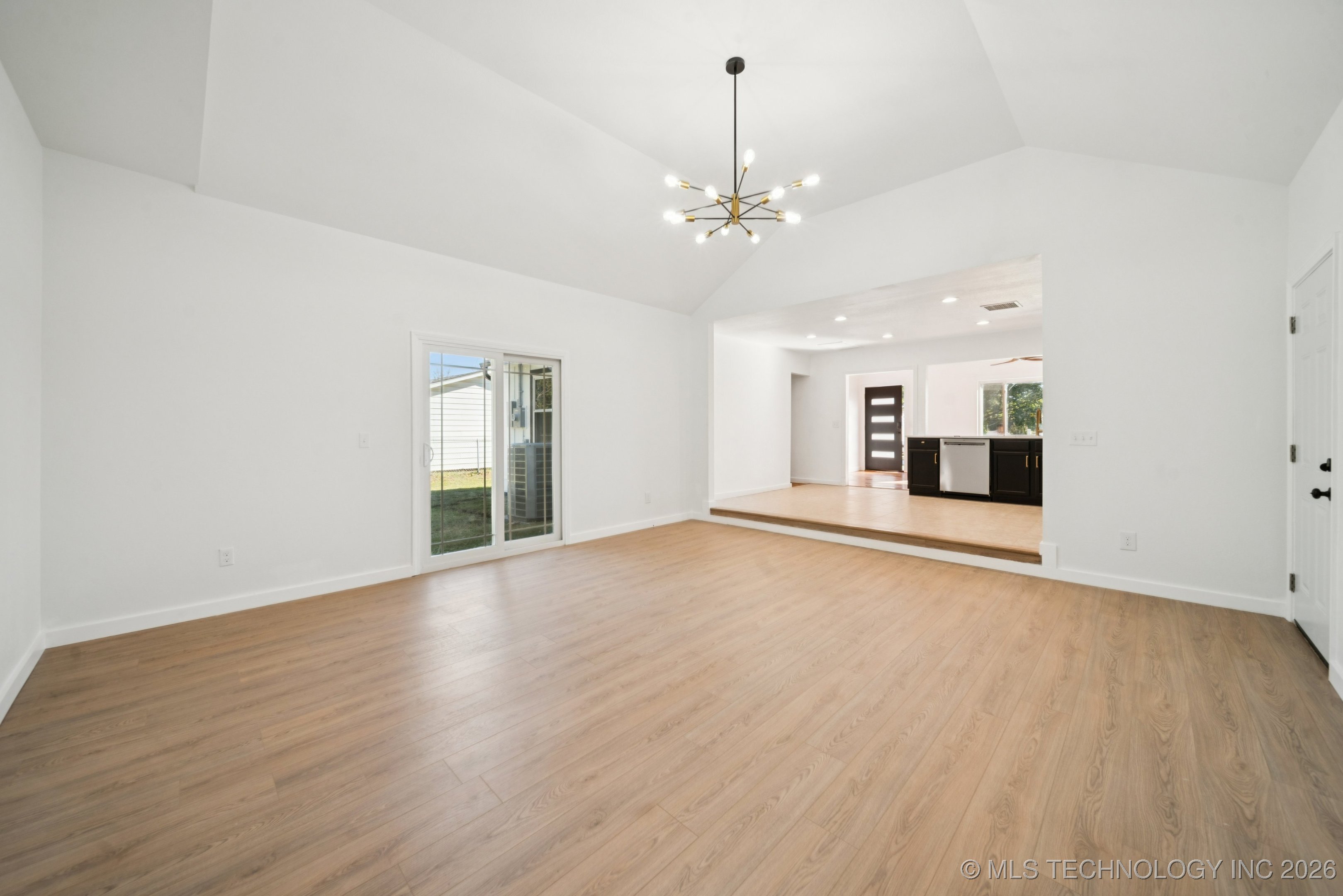 220 W Memphis Street Property Photo 10