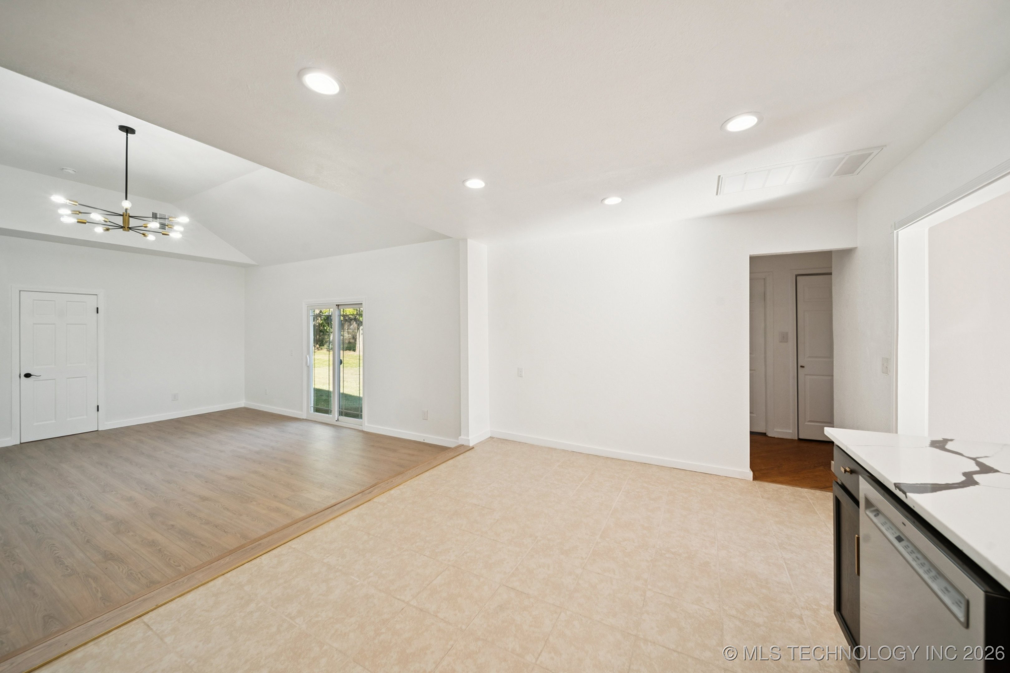 220 W Memphis Street Property Photo 11