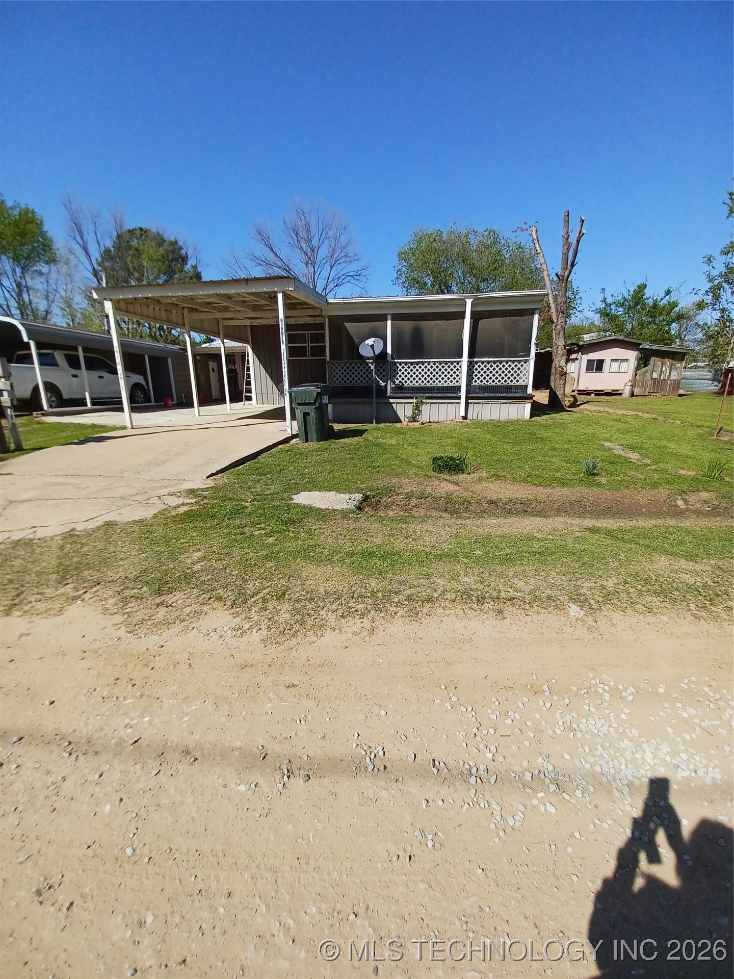 416747 Delaware Drive Property Photo 3