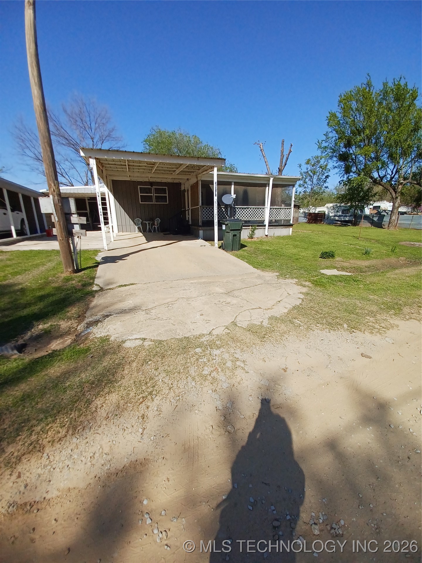 416747 Delaware Drive Property Photo 4