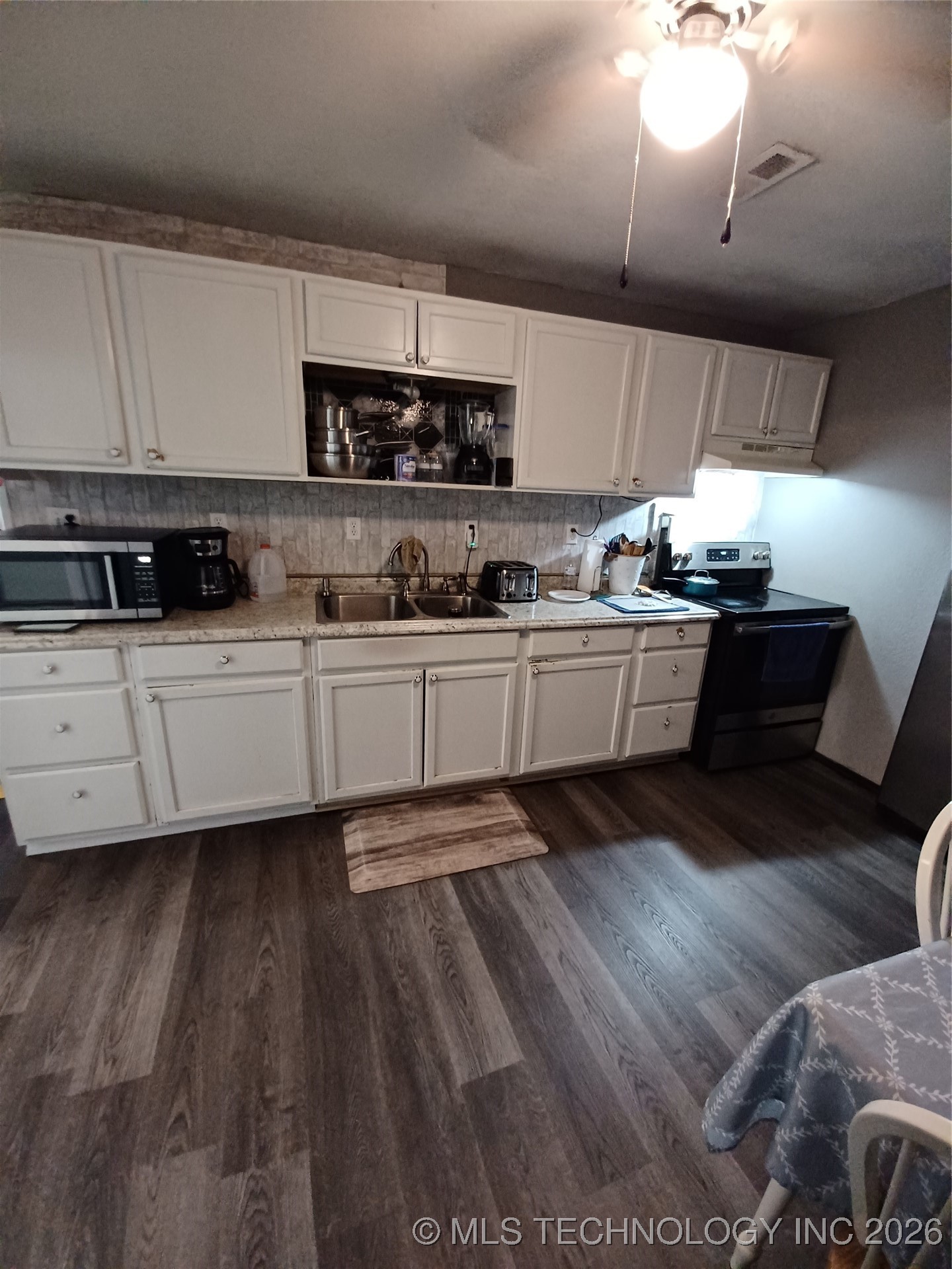 416747 Delaware Drive Property Photo 11