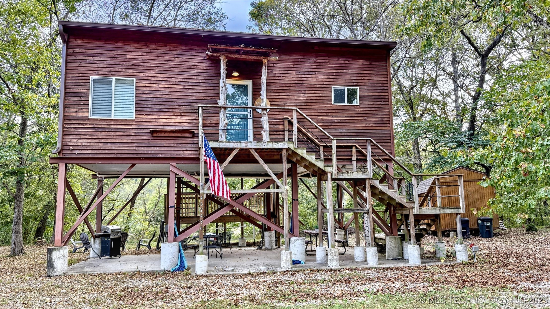 462436 Riverside Drive Property Photo 2