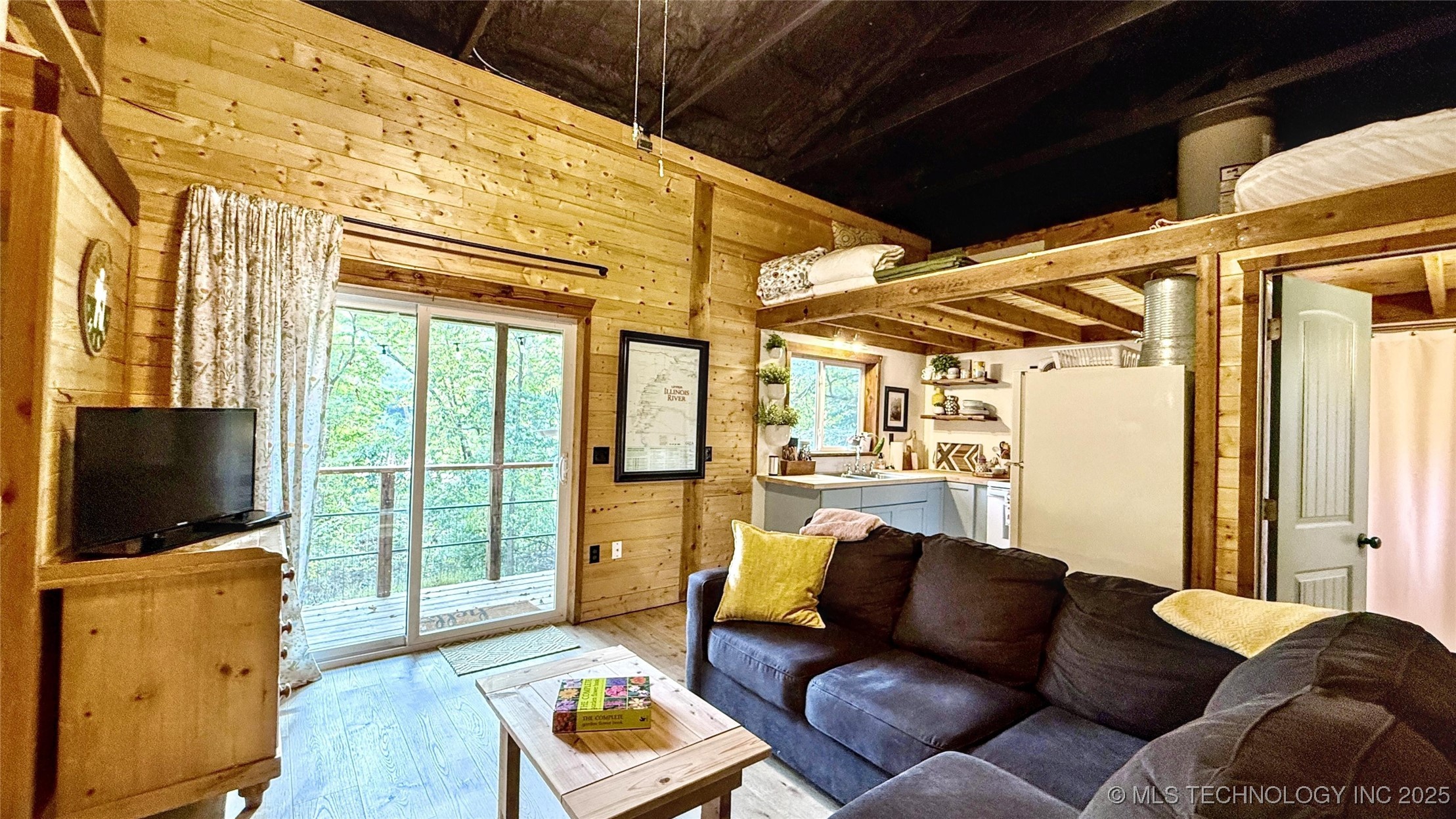 462436 Riverside Drive Property Photo 7