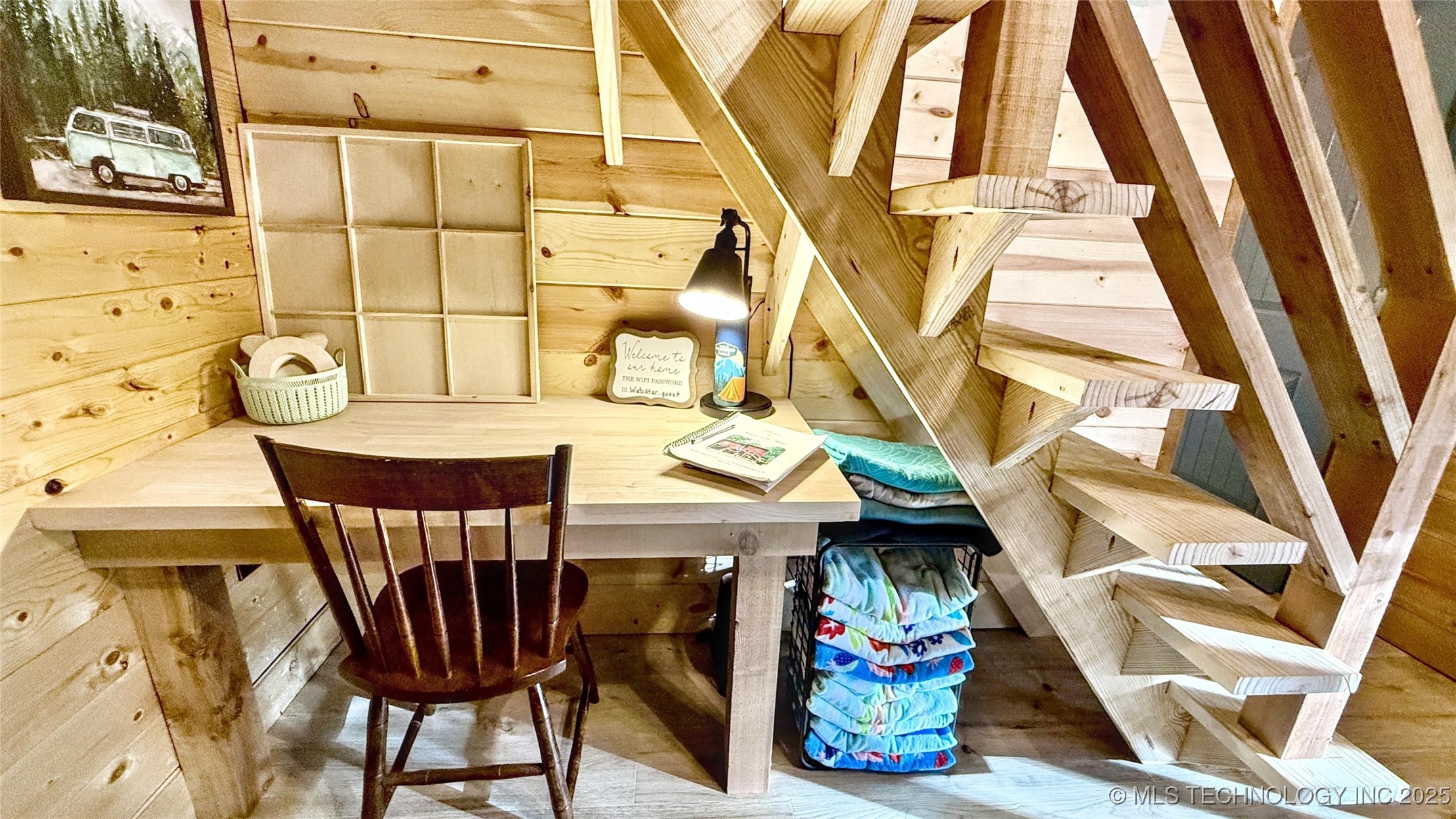 462436 Riverside Drive Property Photo 8