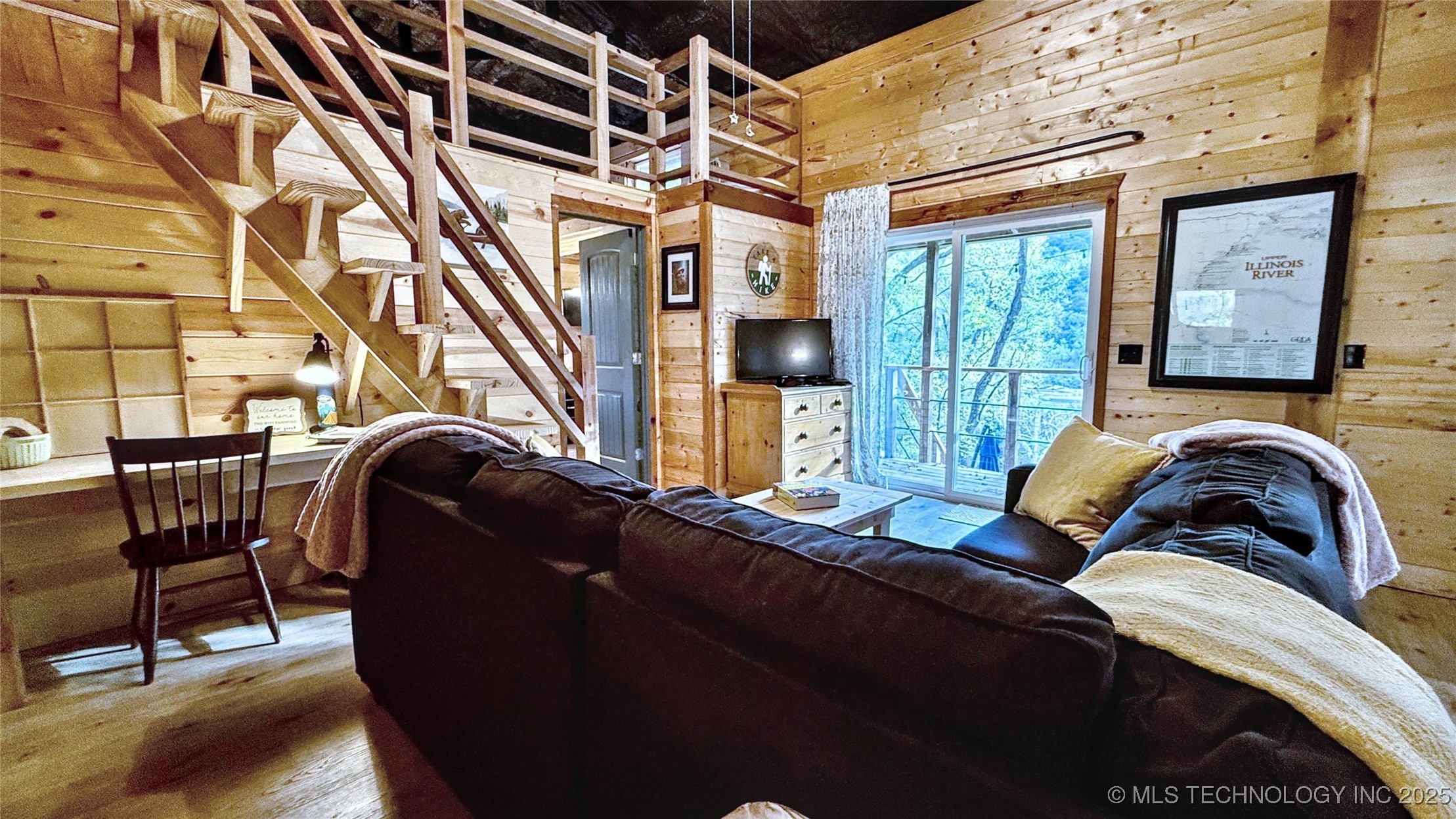 462436 Riverside Drive Property Photo 9