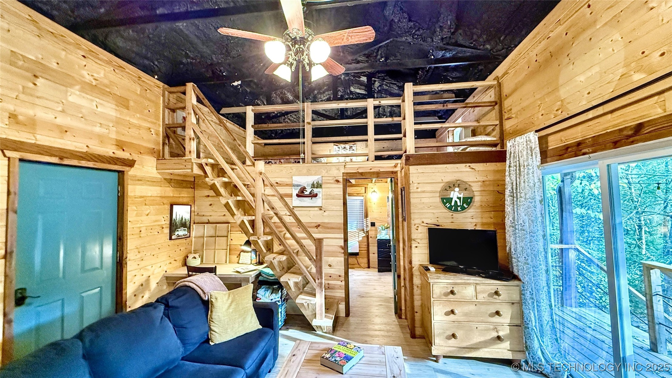 462436 Riverside Drive Property Photo 13