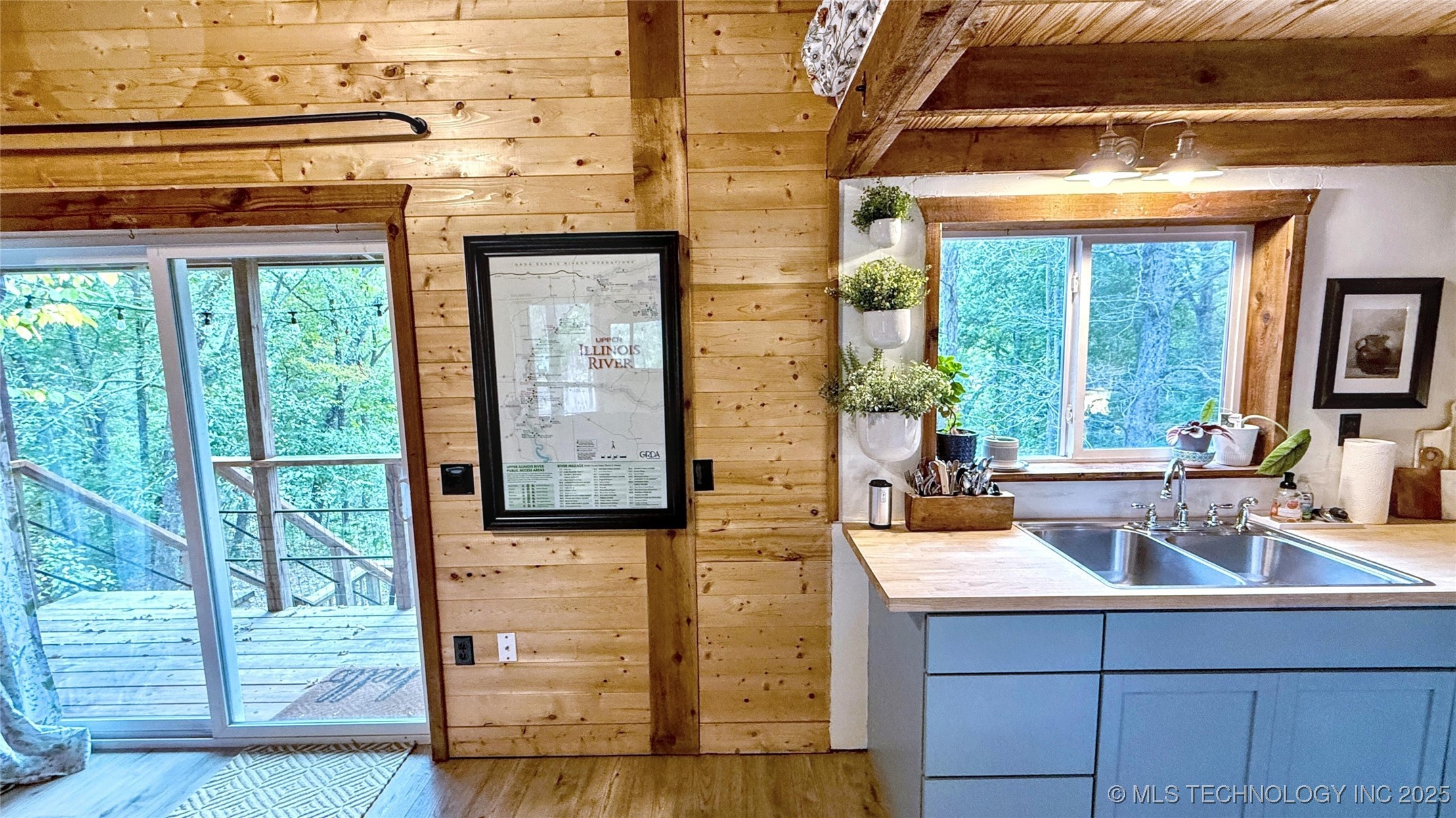 462436 Riverside Drive Property Photo 14