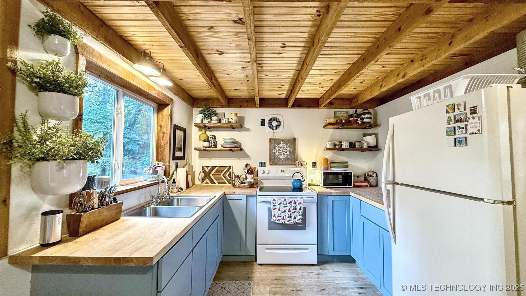 462436 Riverside Drive Property Photo 15