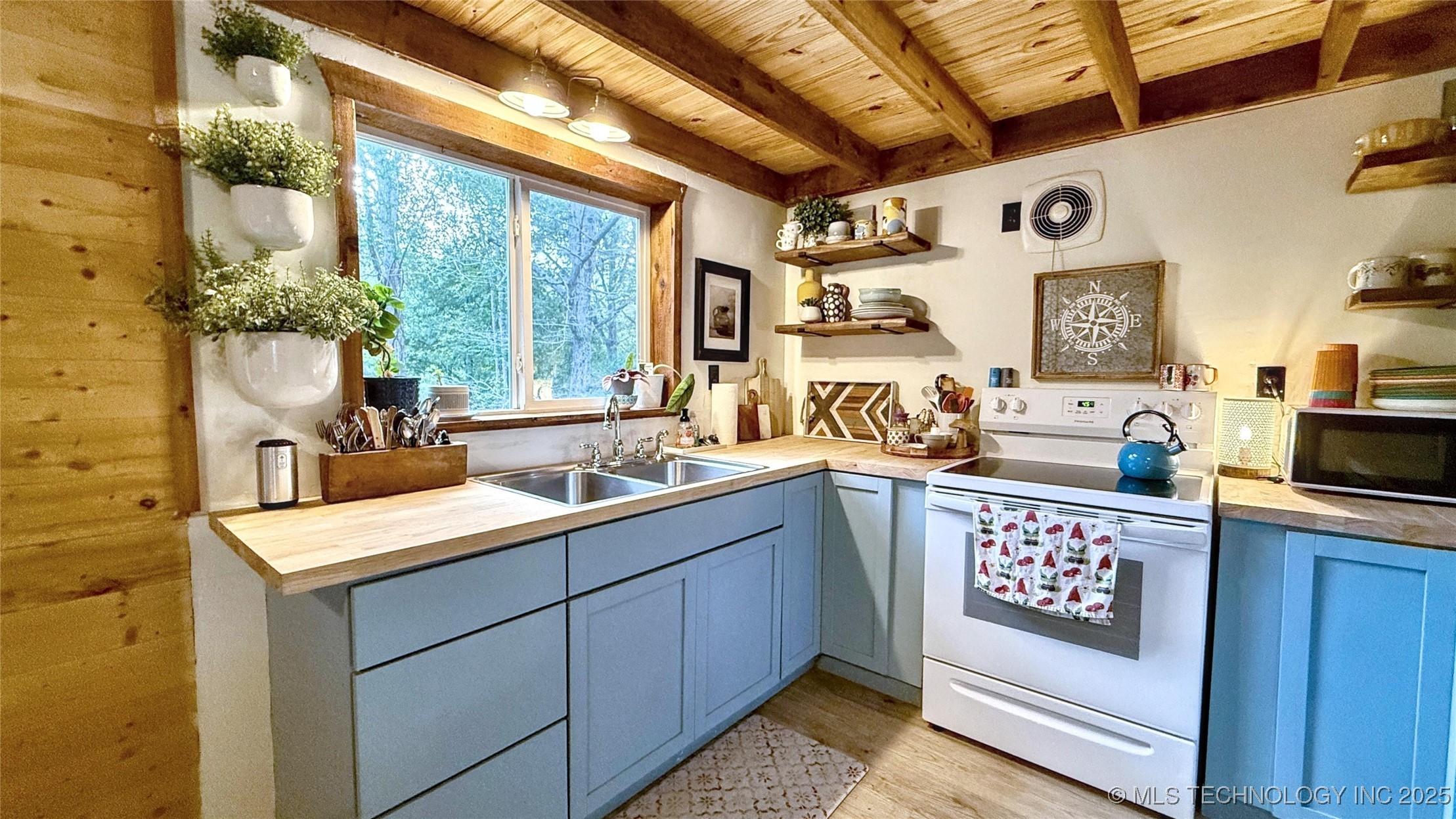 462436 Riverside Drive Property Photo 16