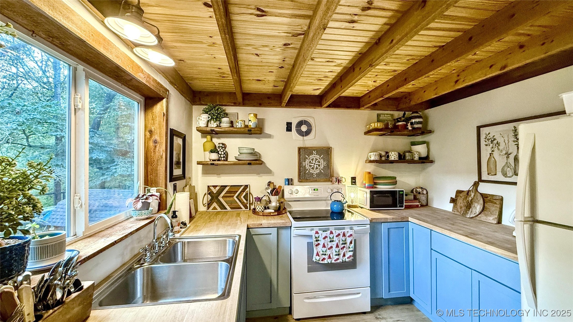 462436 Riverside Drive Property Photo 17