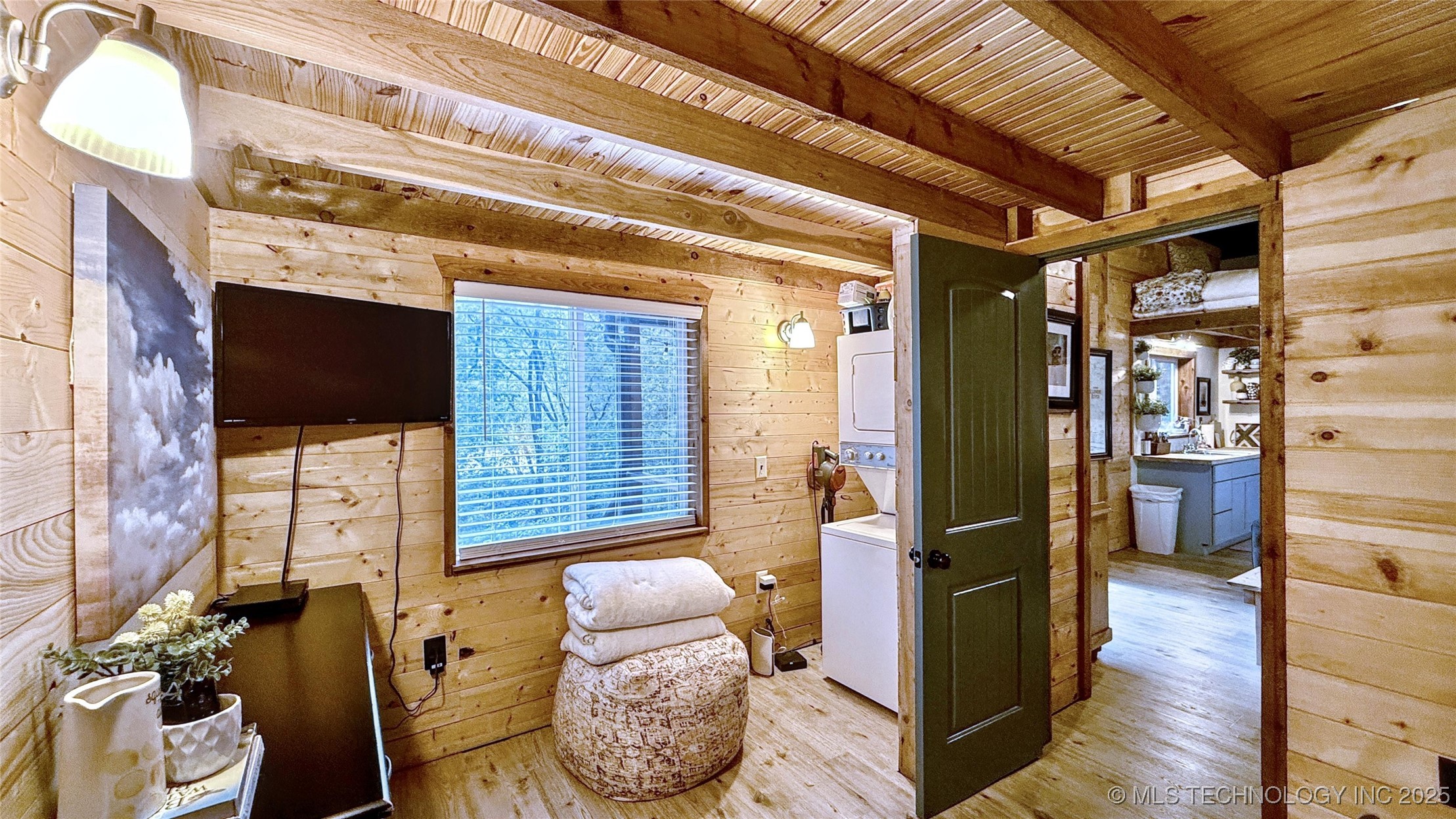 462436 Riverside Drive Property Photo 22