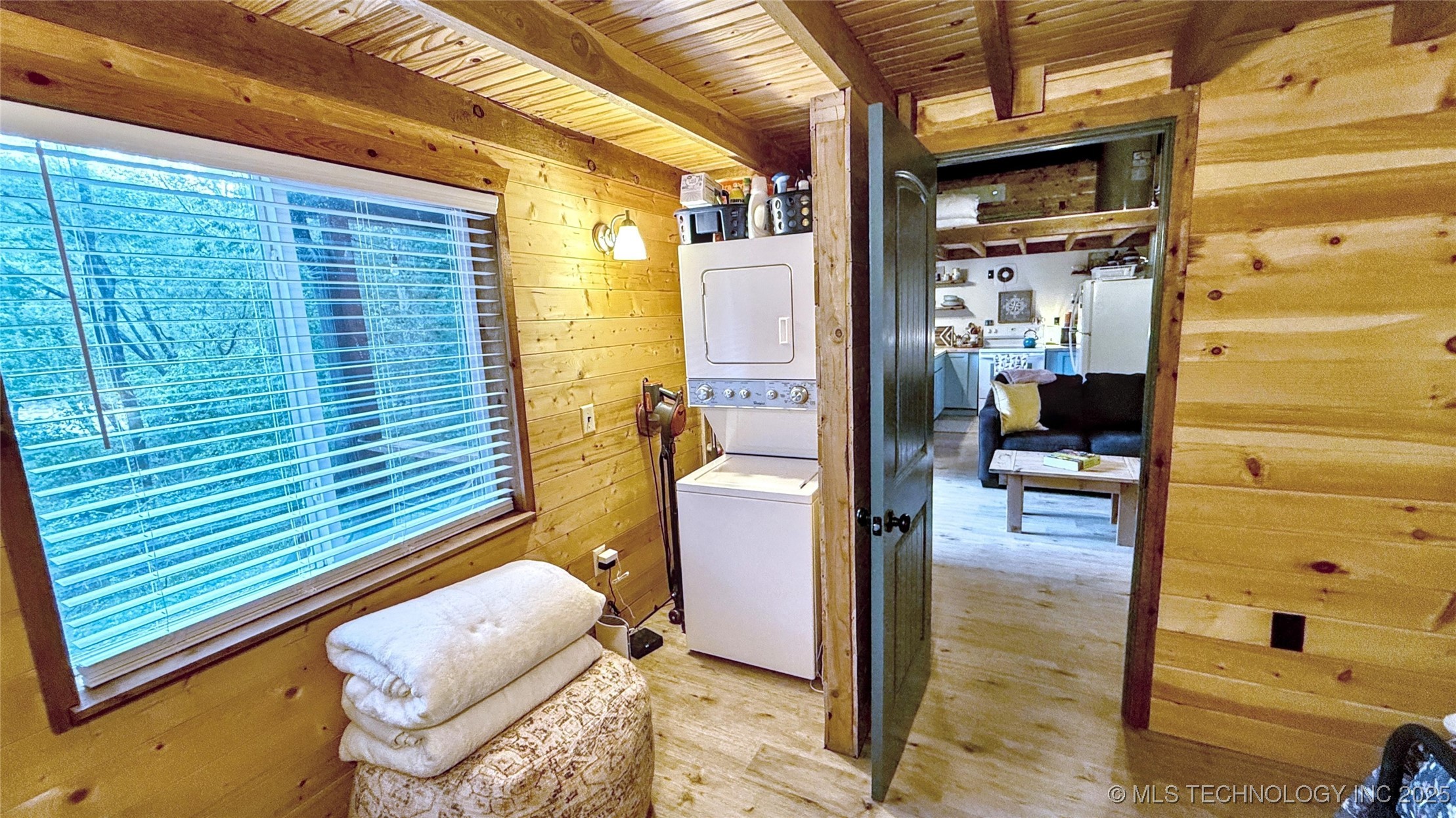 462436 Riverside Drive Property Photo 24