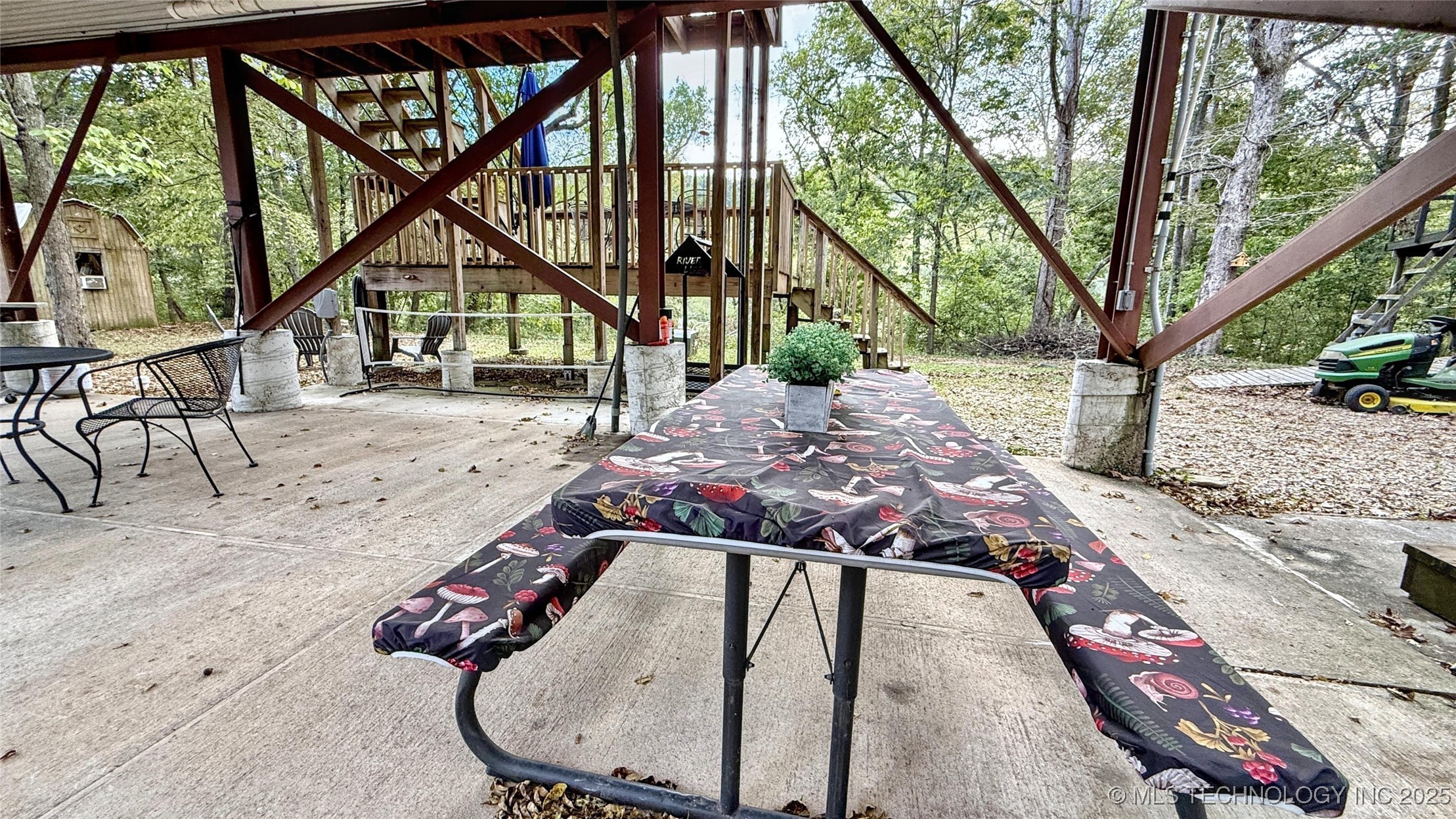 462436 Riverside Drive Property Photo 39